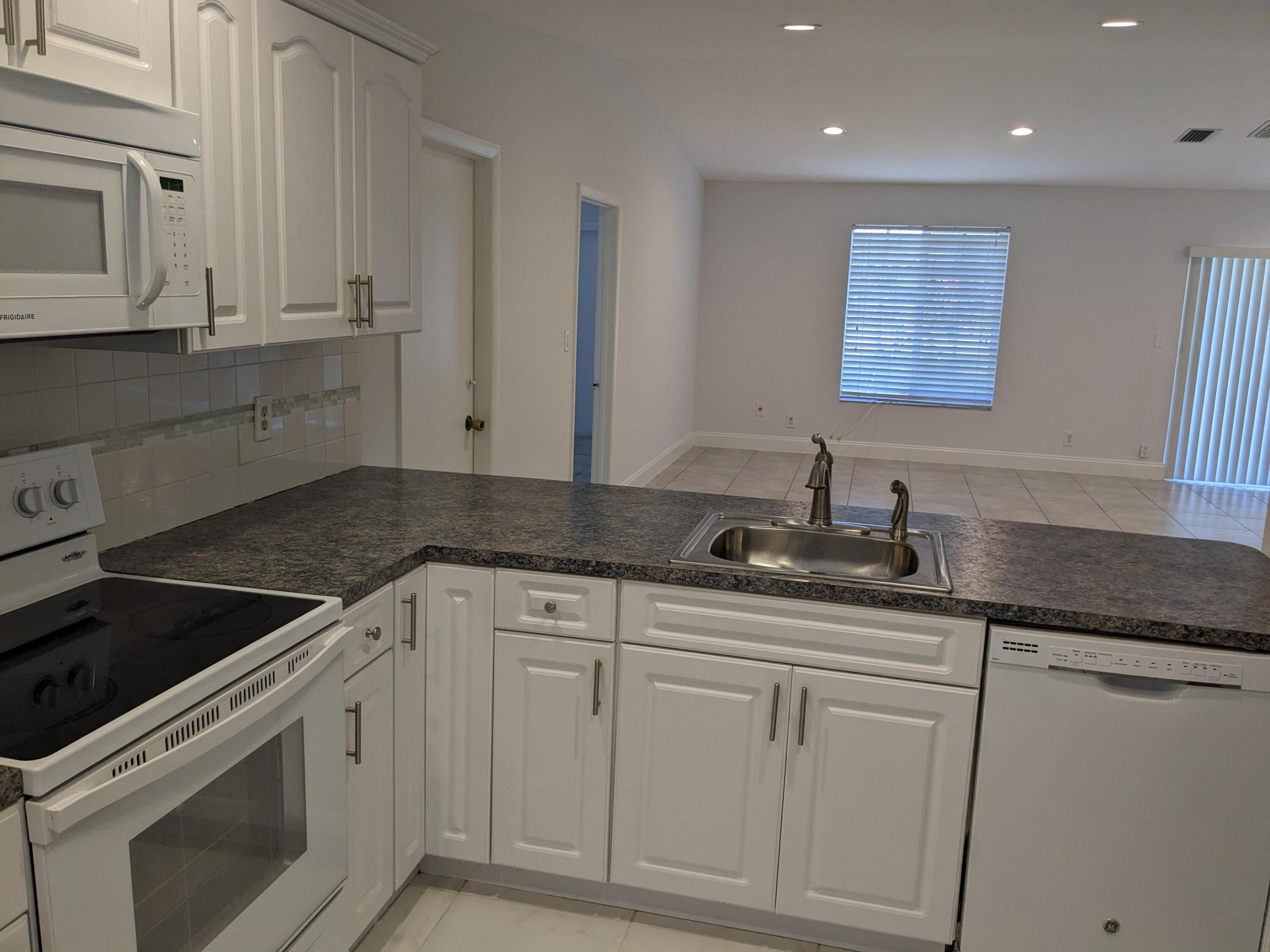 5540 Lakewood Circle H