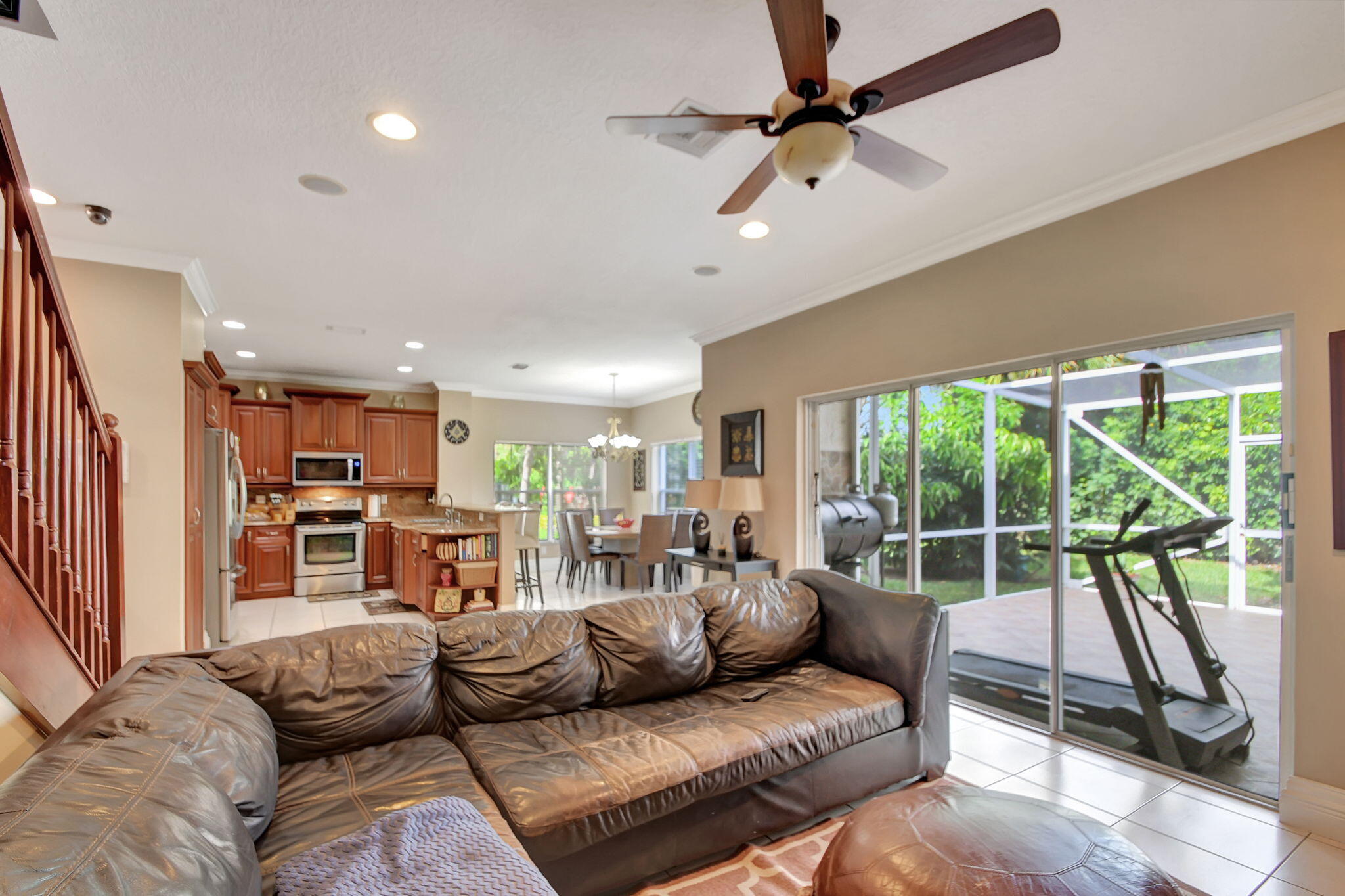6784 Hendry Drive