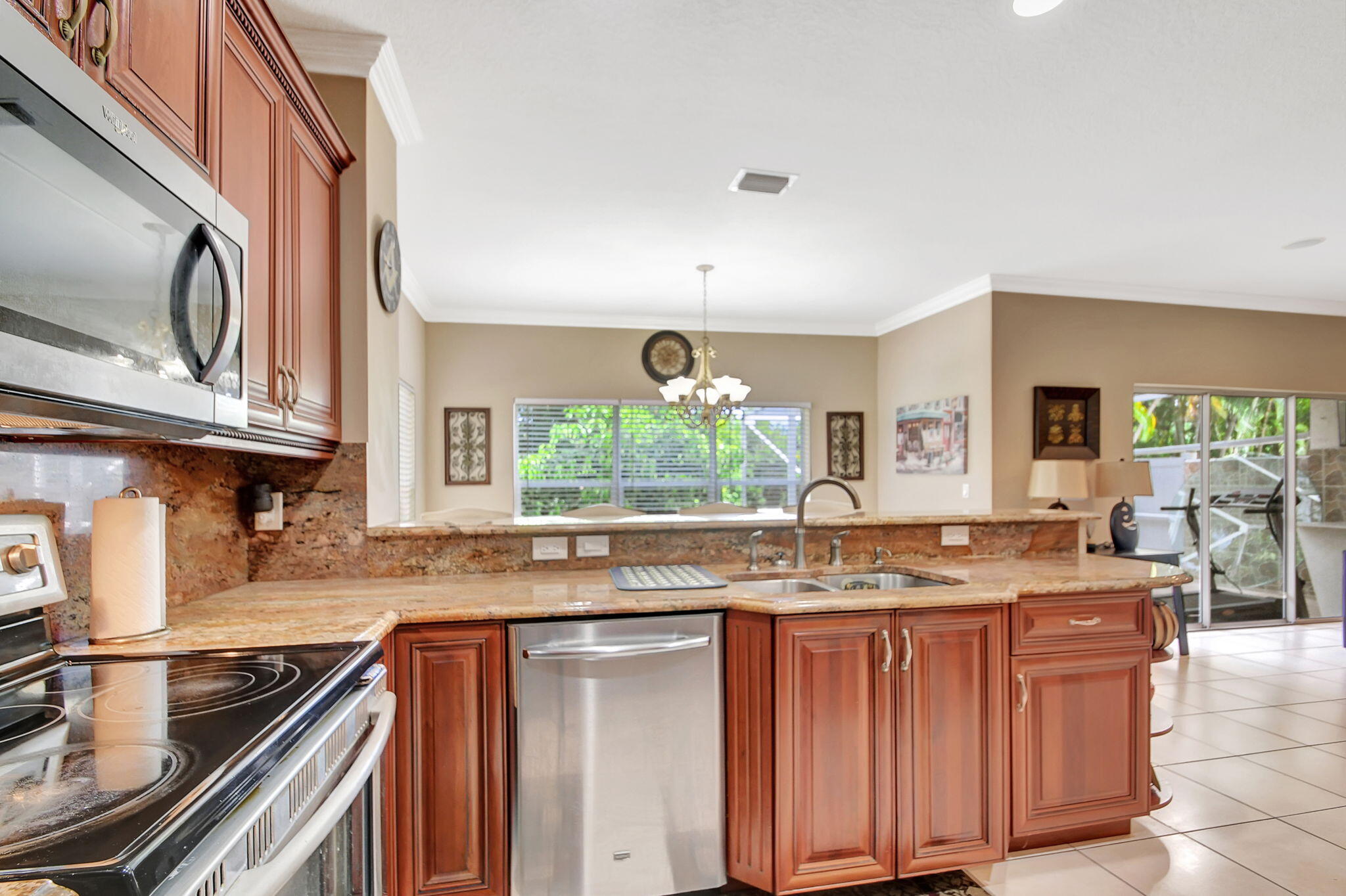 6784 Hendry Drive