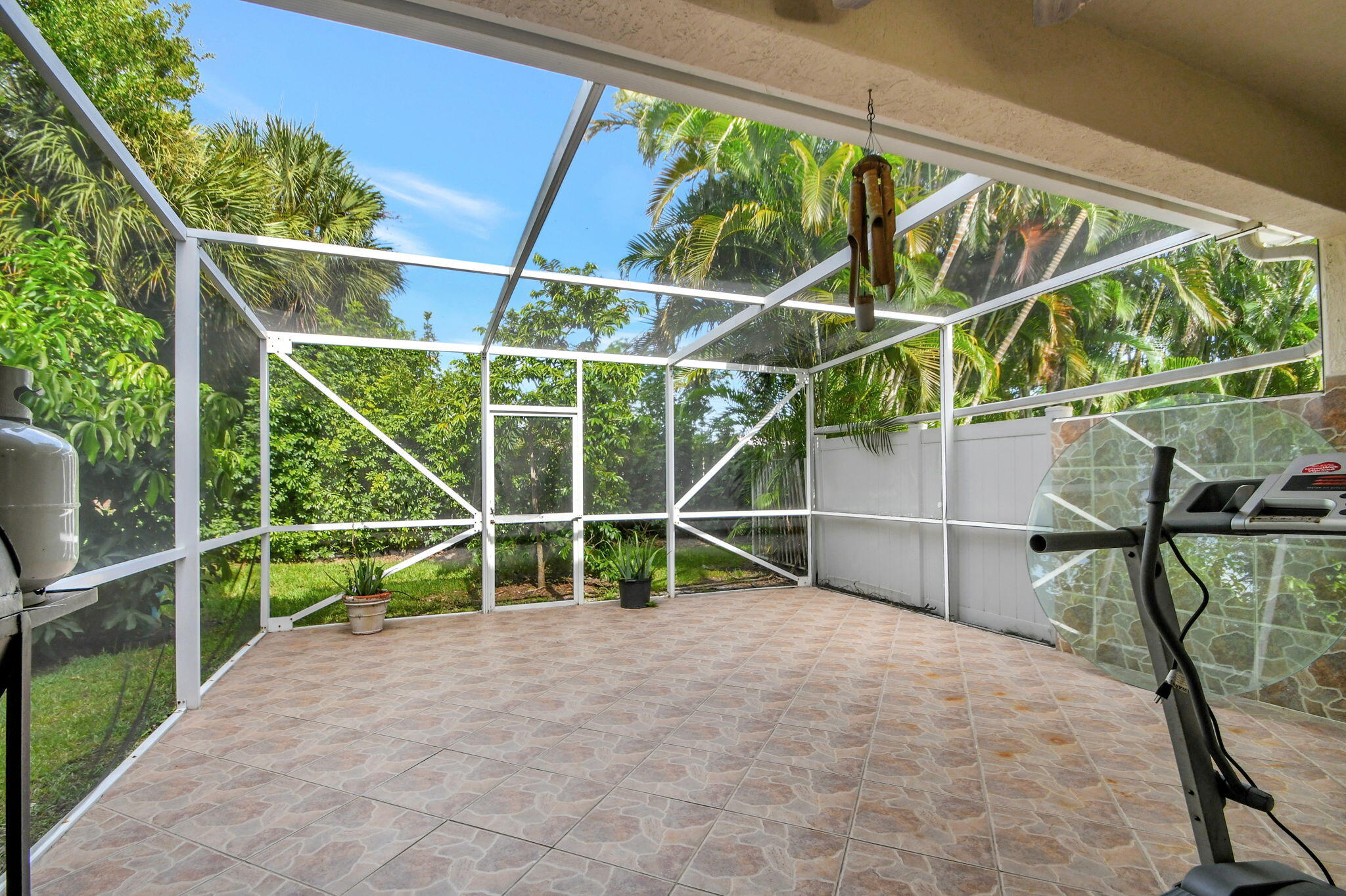 6784 Hendry Drive