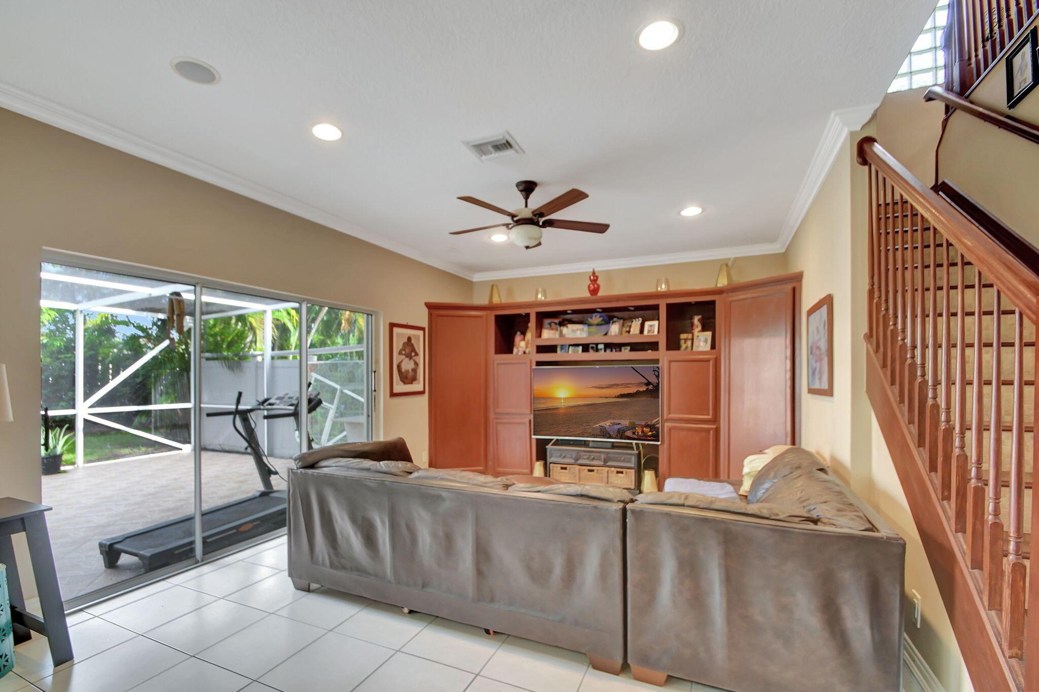 6784 Hendry Drive