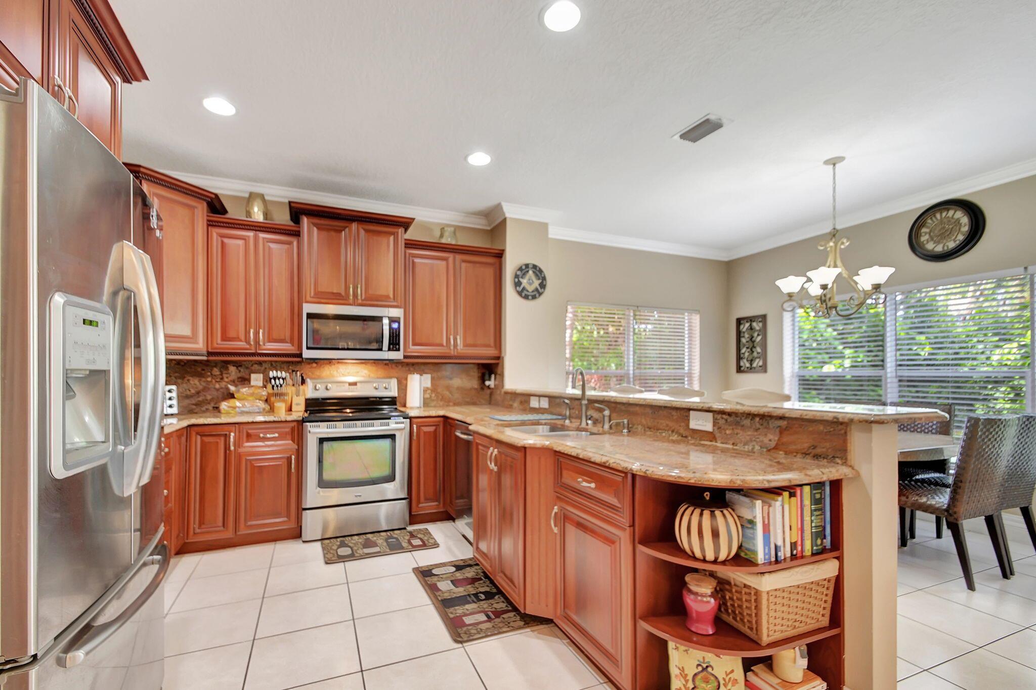 6784 Hendry Drive