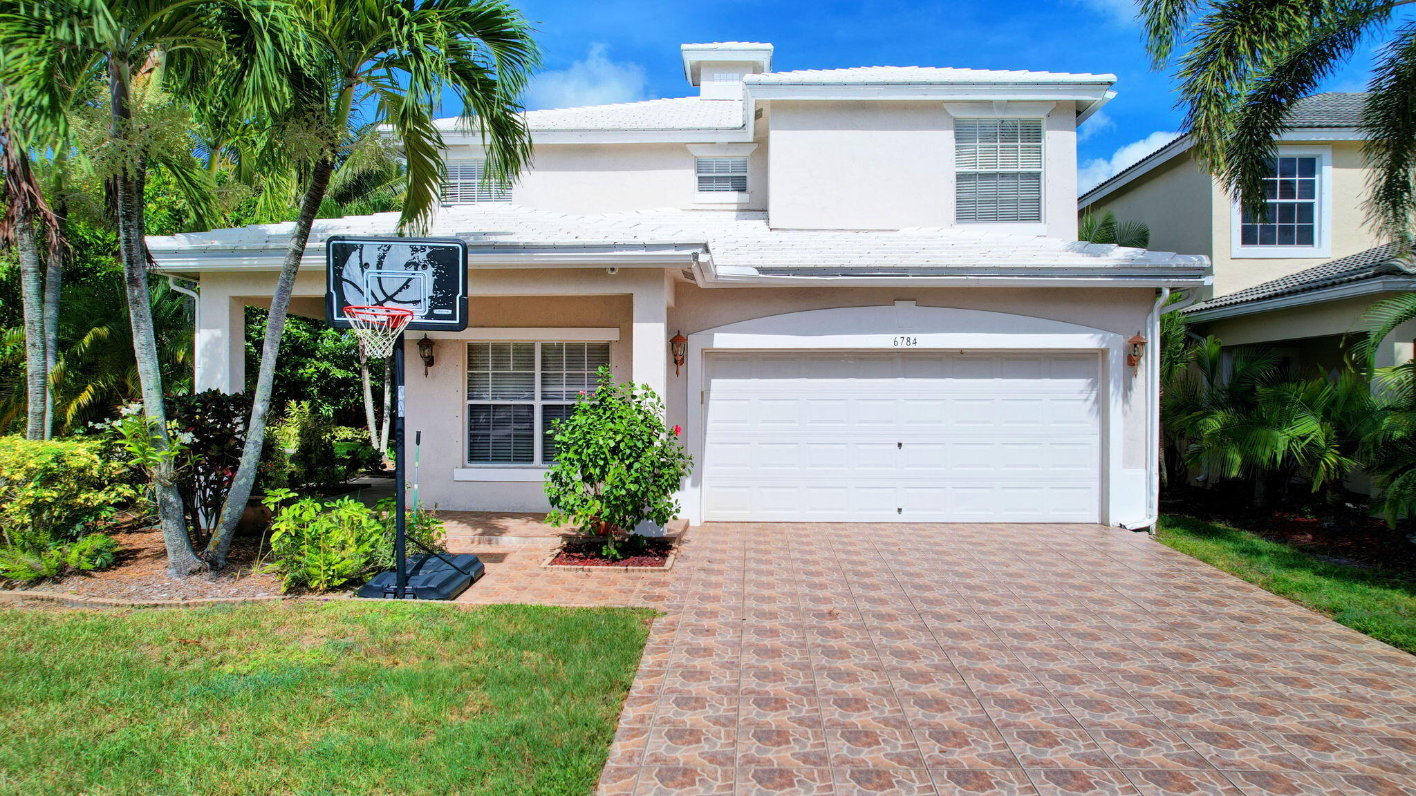 6784 Hendry Drive