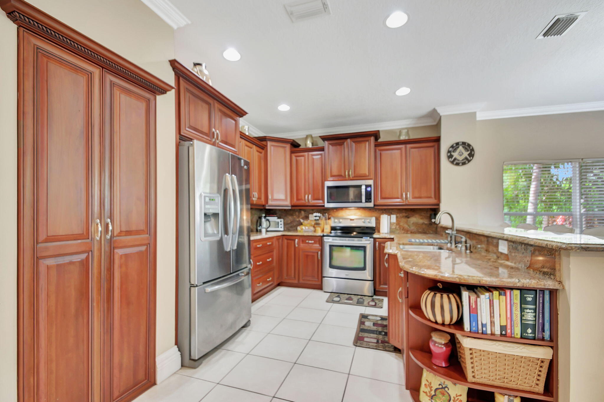 6784 Hendry Drive