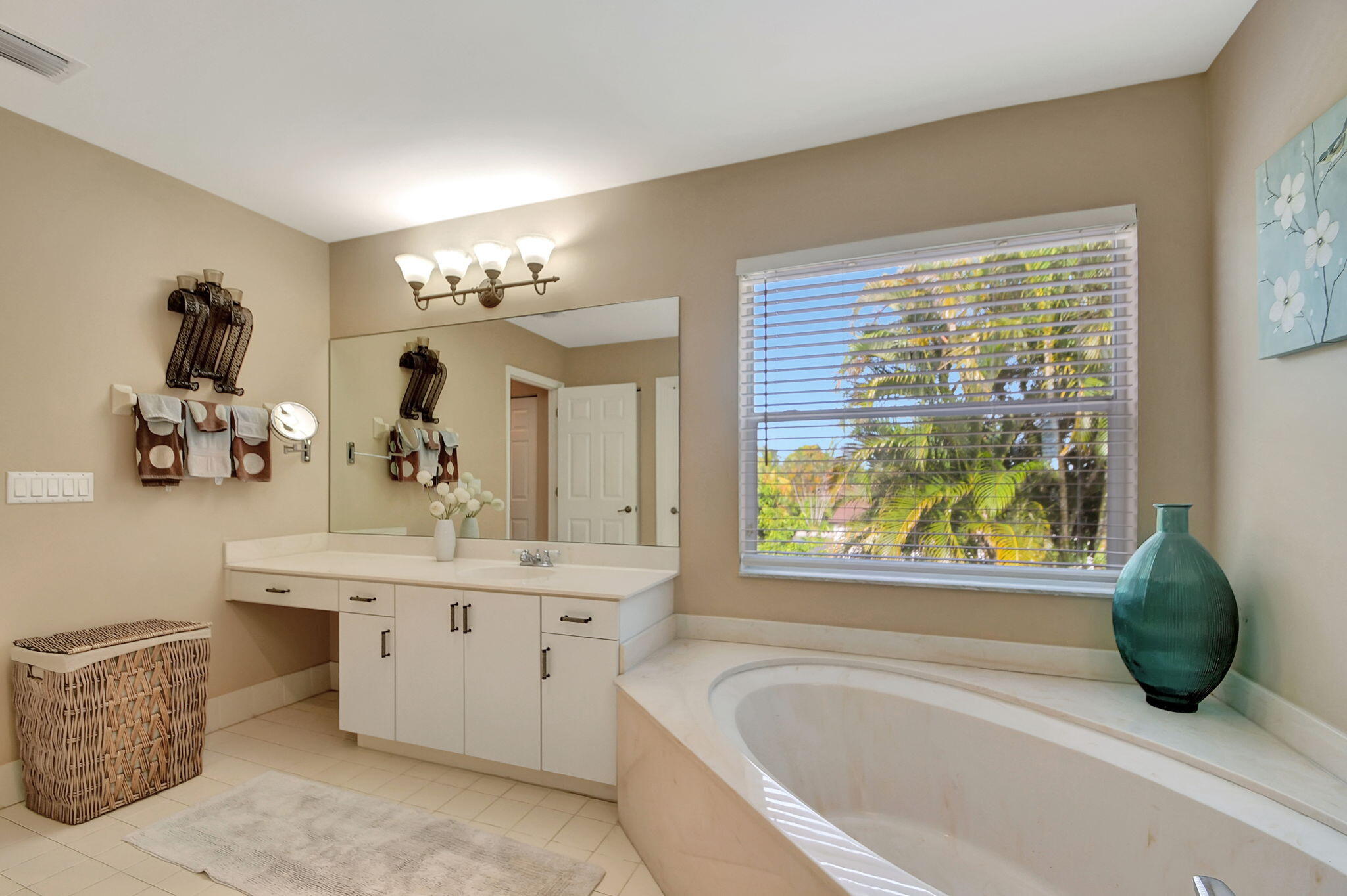 6784 Hendry Drive