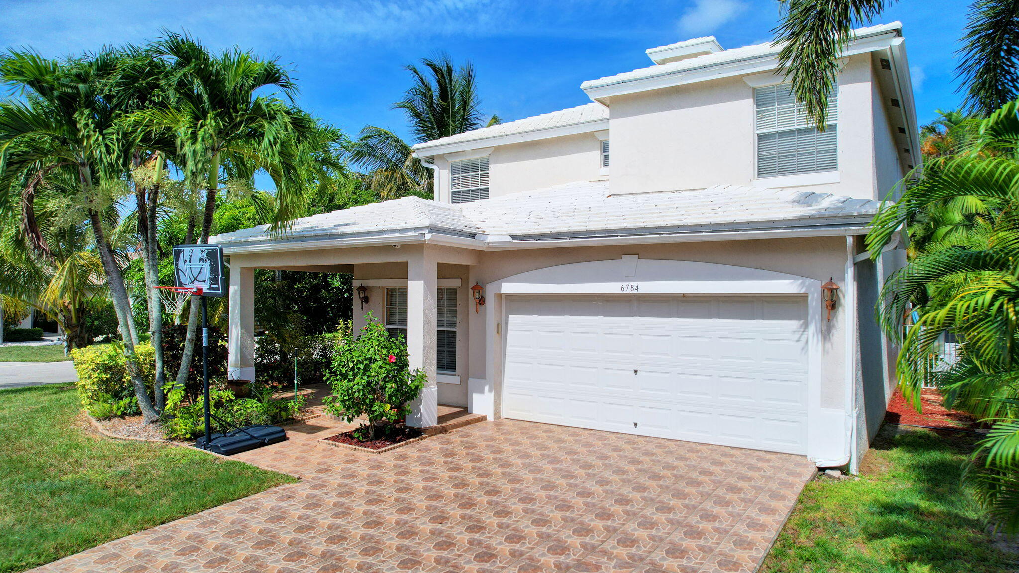 6784 Hendry Drive