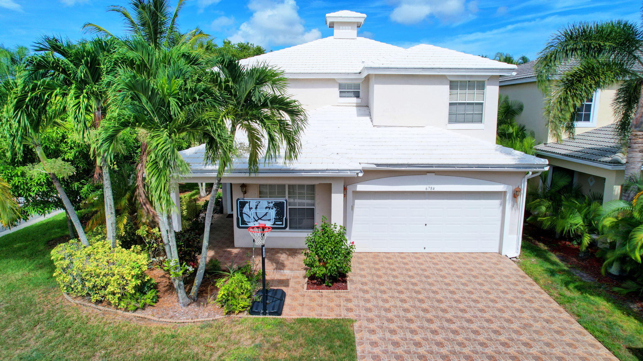6784 Hendry Drive