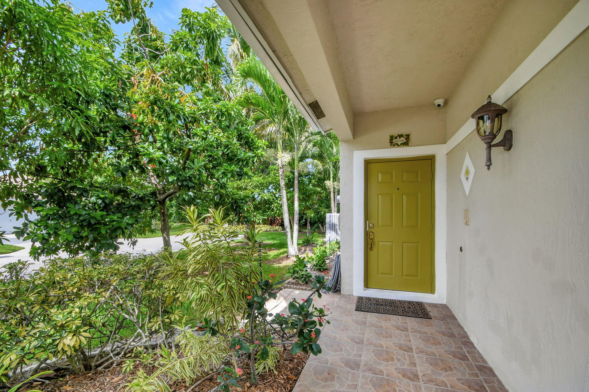 6784 Hendry Drive