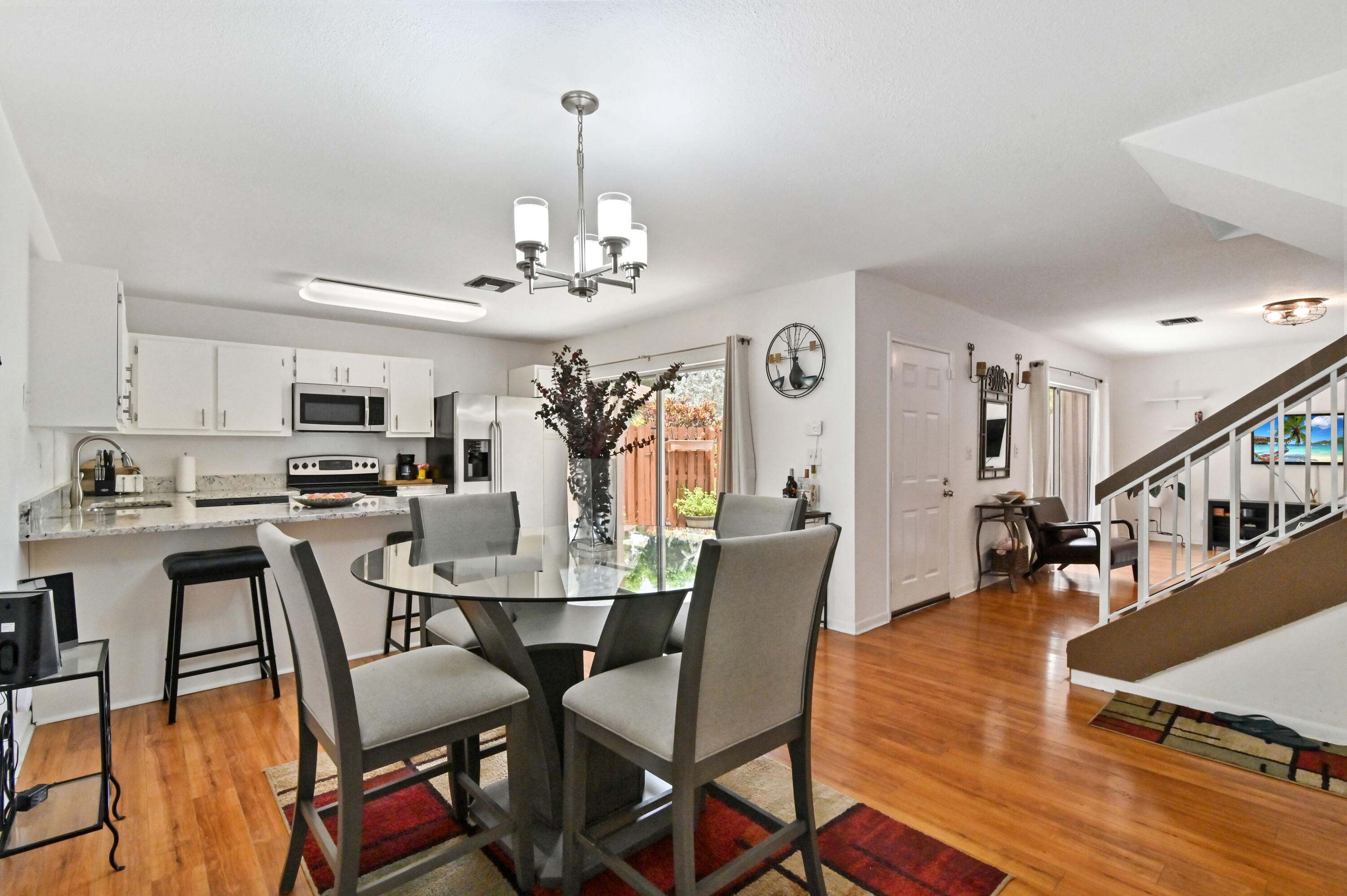 562 SE 27th Terrace