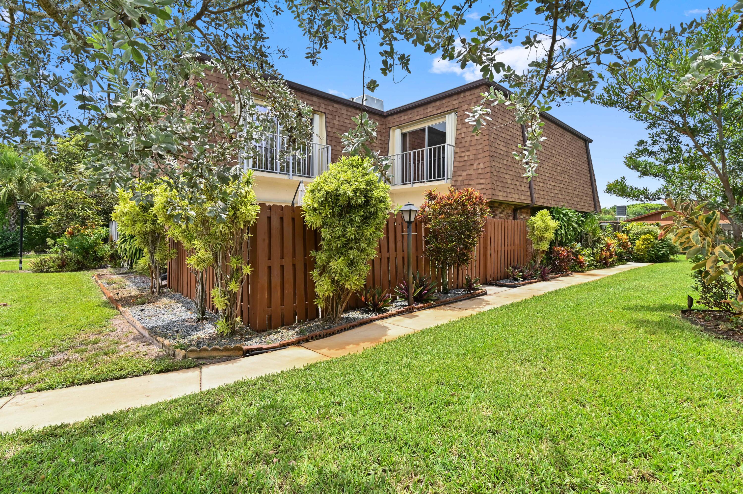 562 SE 27th Terrace