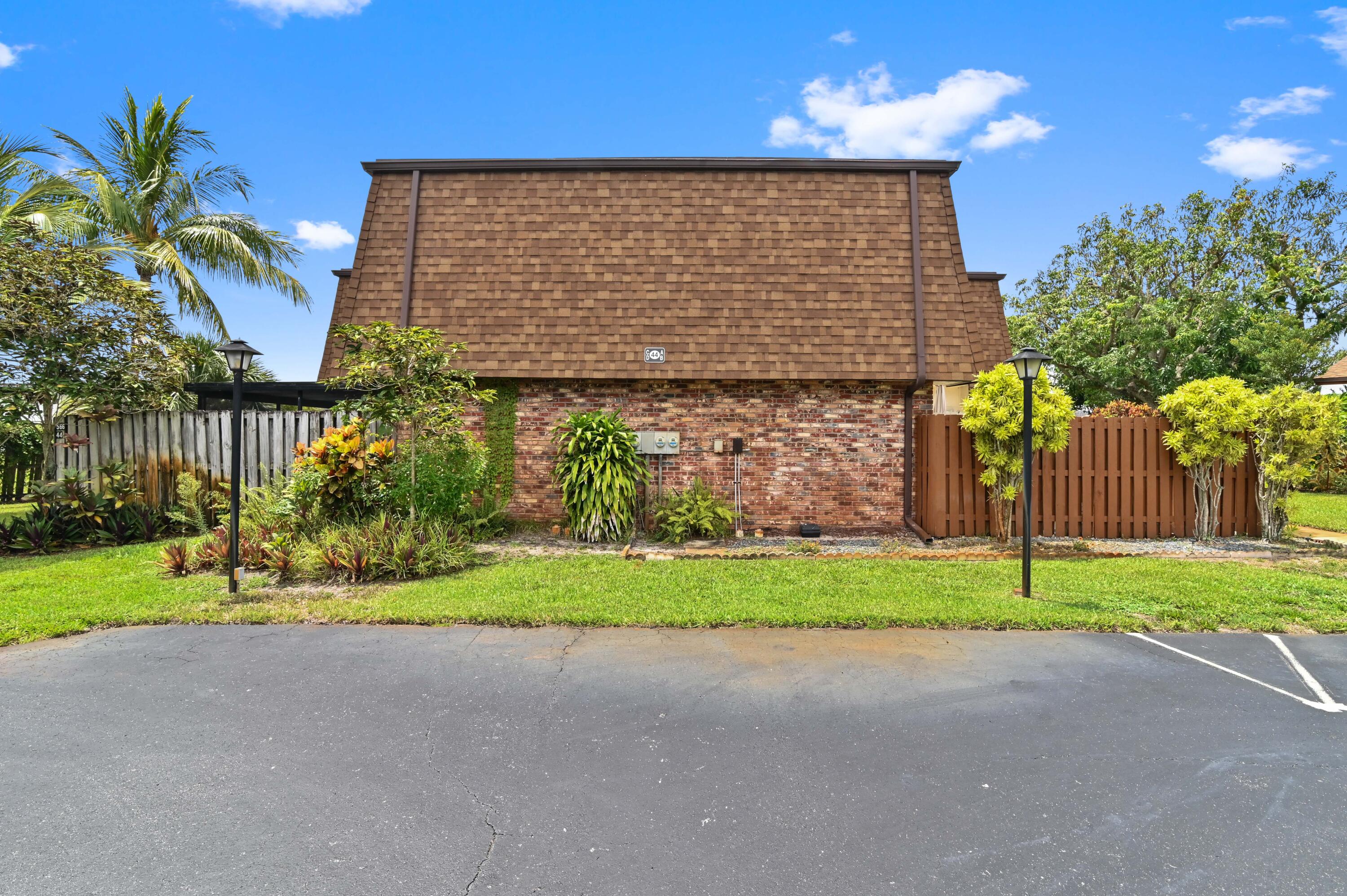 562 SE 27th Terrace