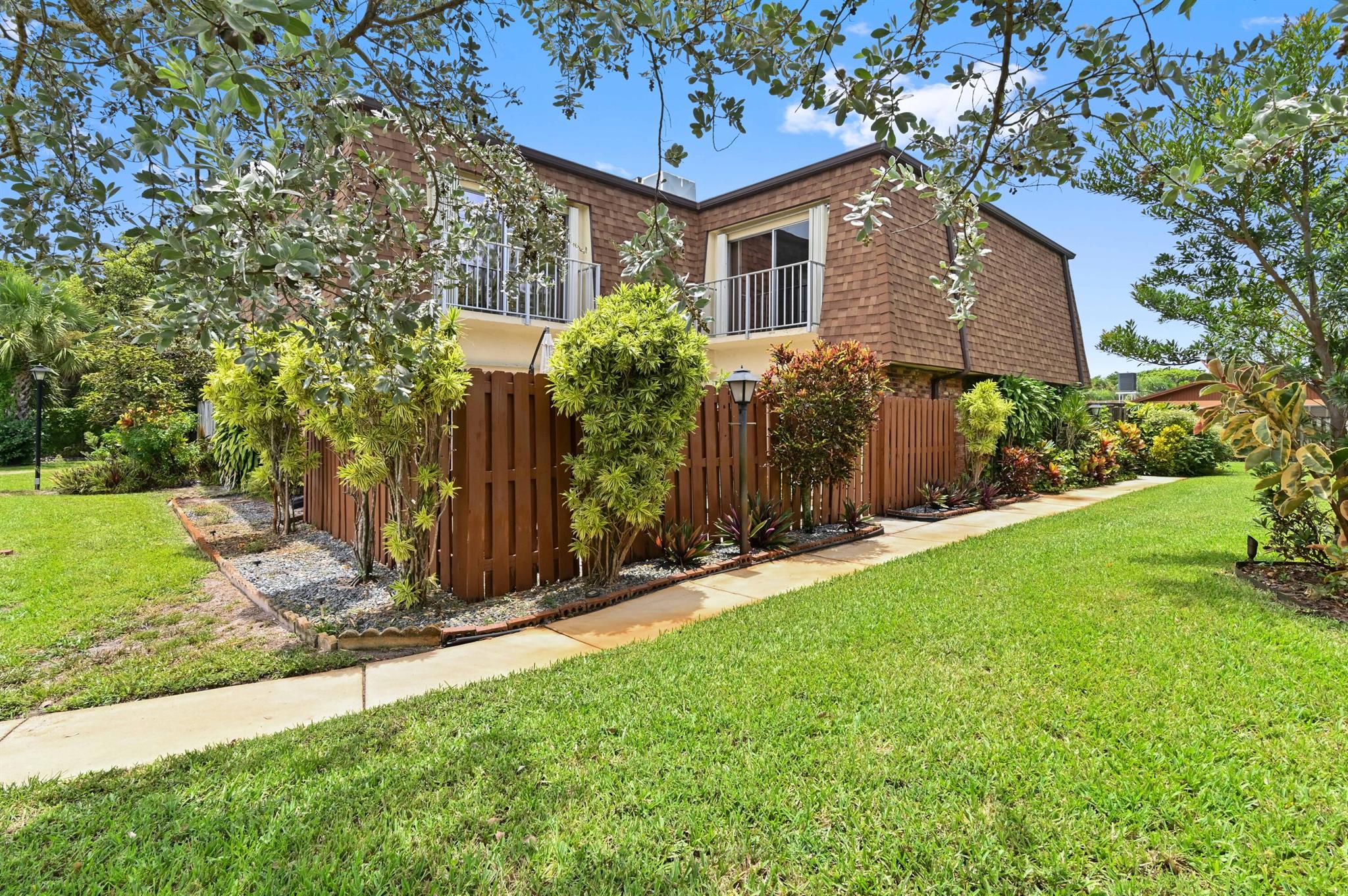 562 SE 27th Terrace