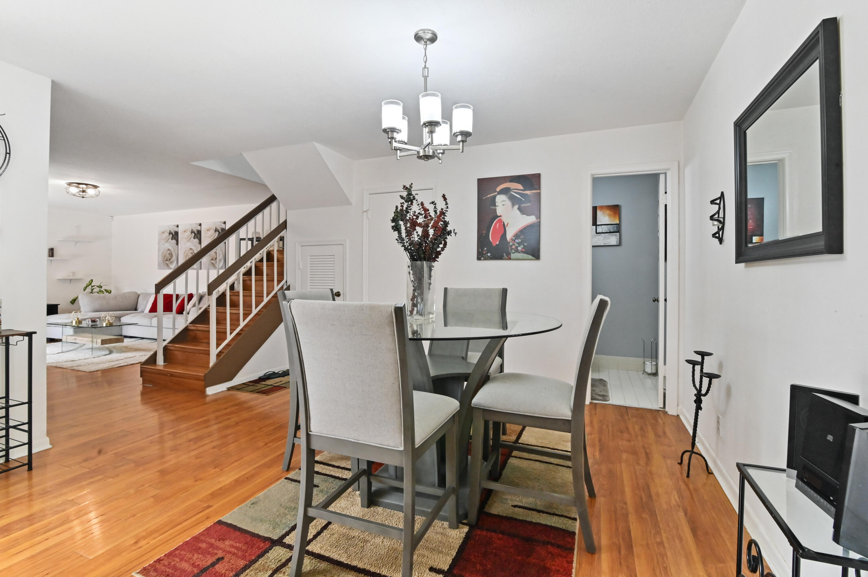 562 SE 27th Terrace