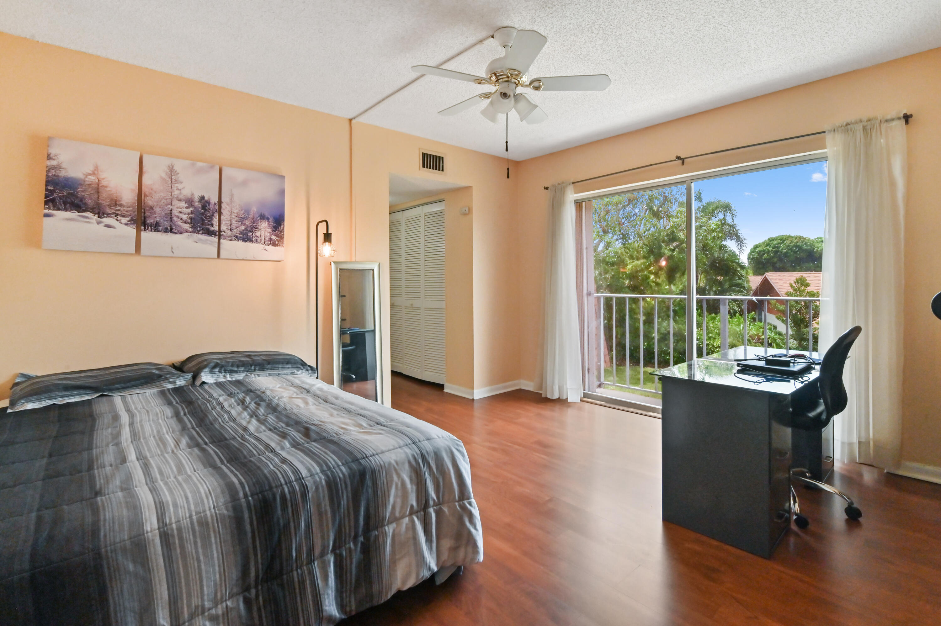 562 SE 27th Terrace