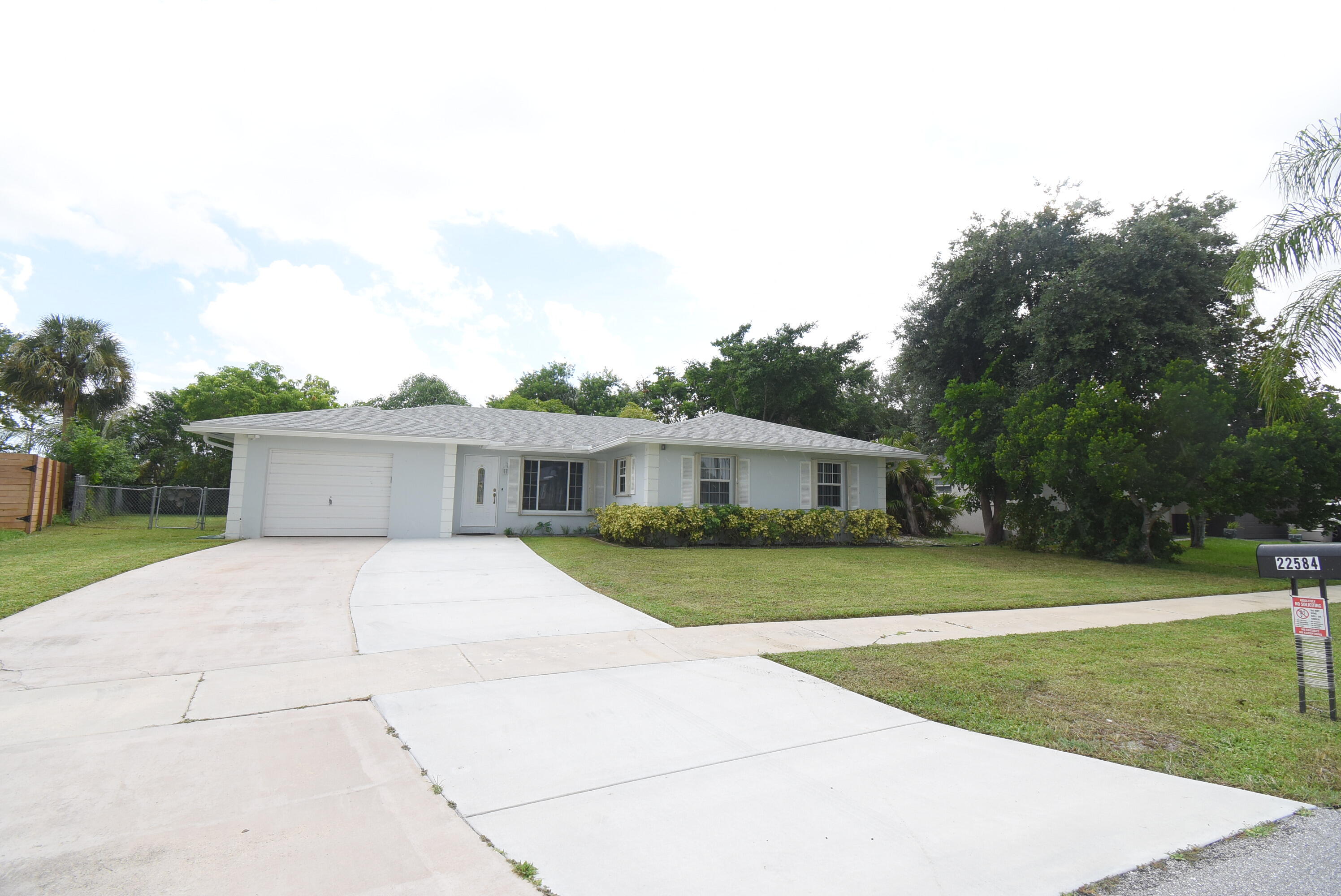 22584 Lanyard Street