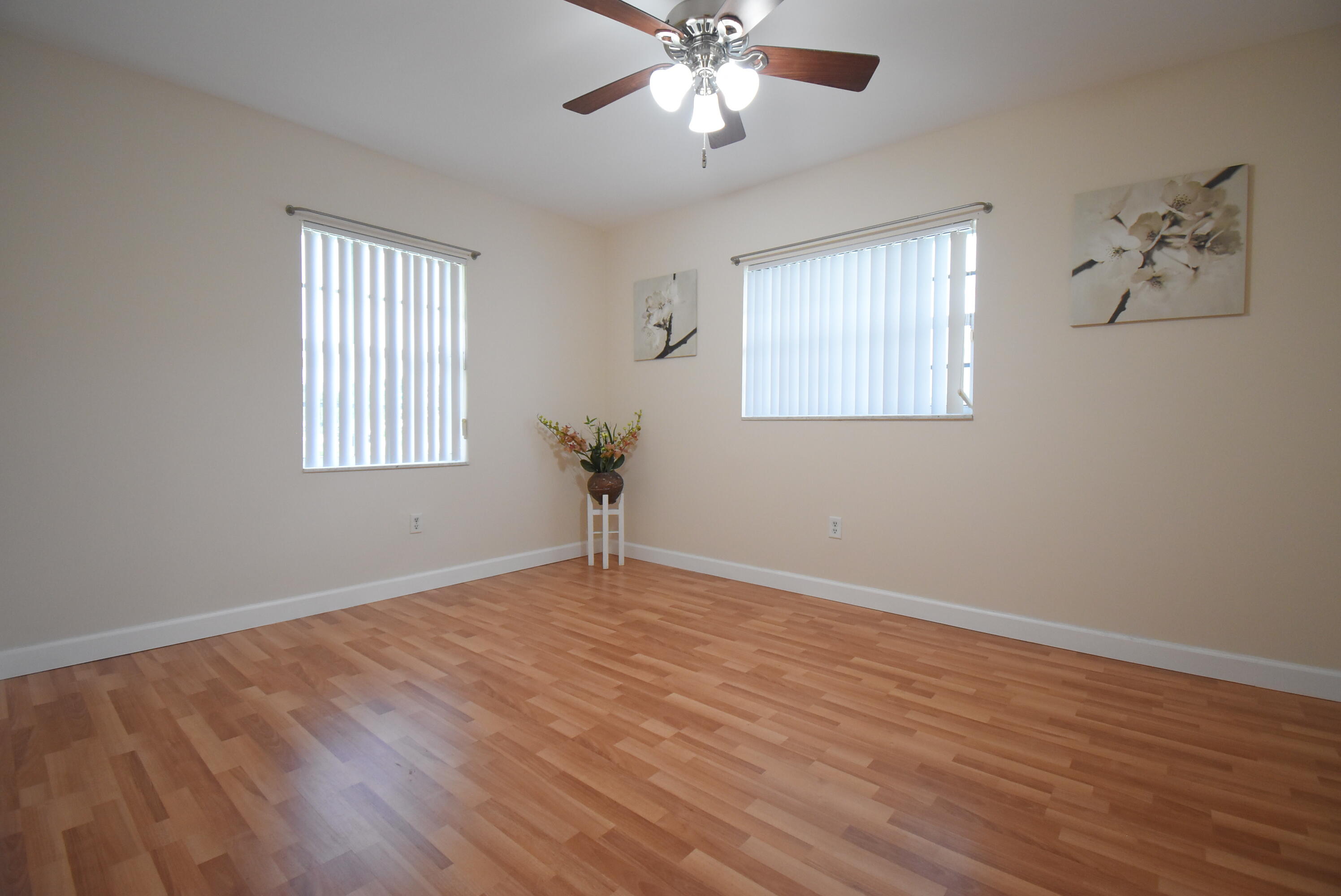 22584 Lanyard Street