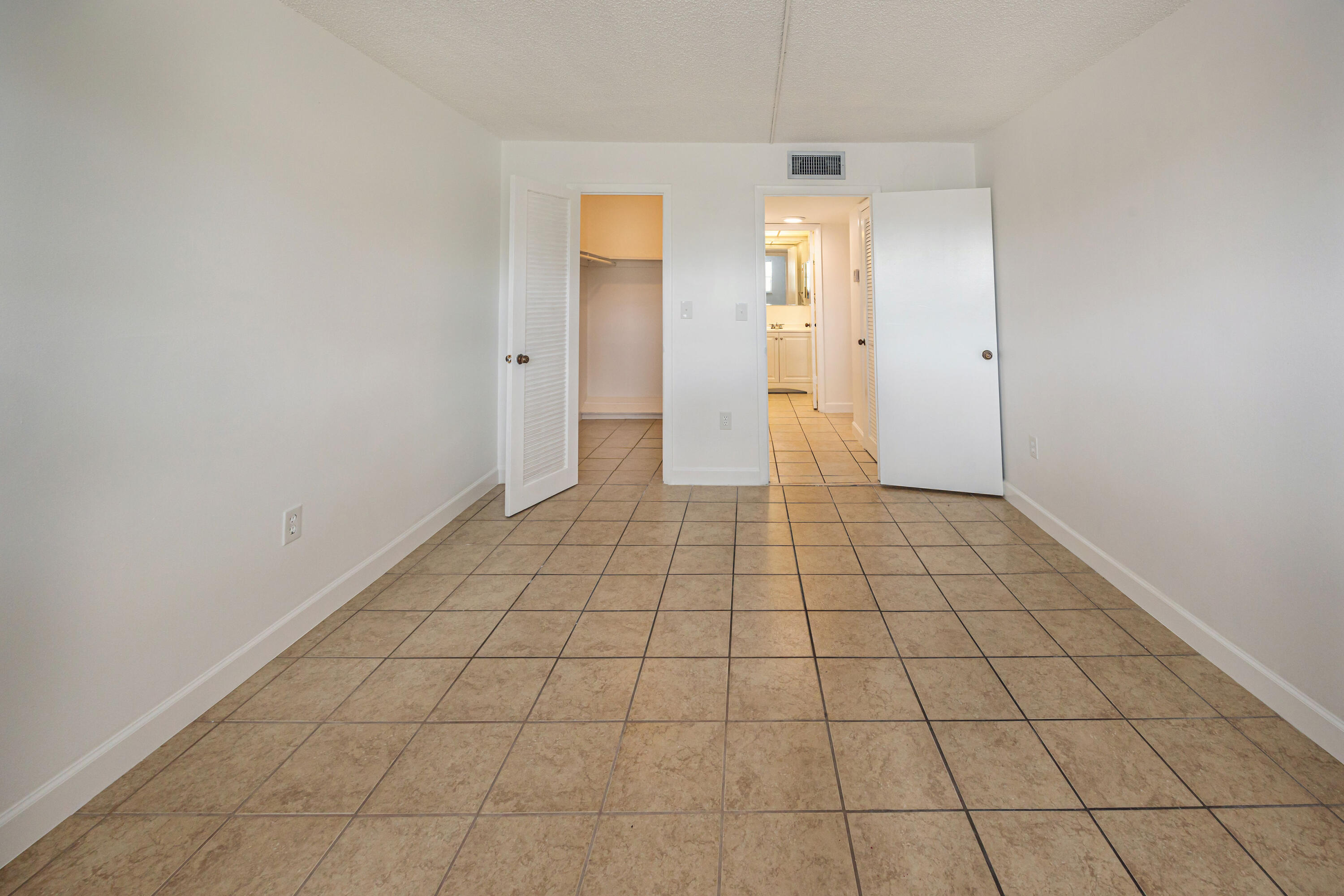 8200 Sunrise Lakes Boulevard 108, Sunrise Unit: 108