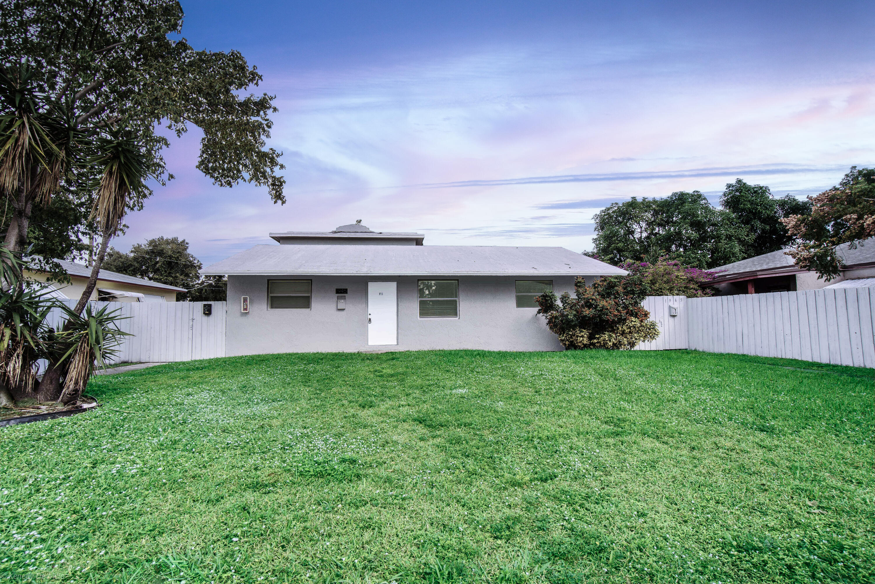1945 Liberty Street Front, Hollywood Unit: Front