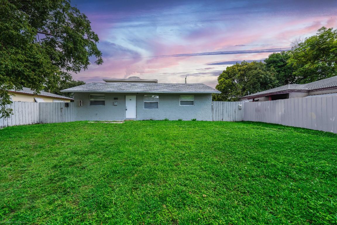 1945 Liberty Street Front, Hollywood Unit: Front
