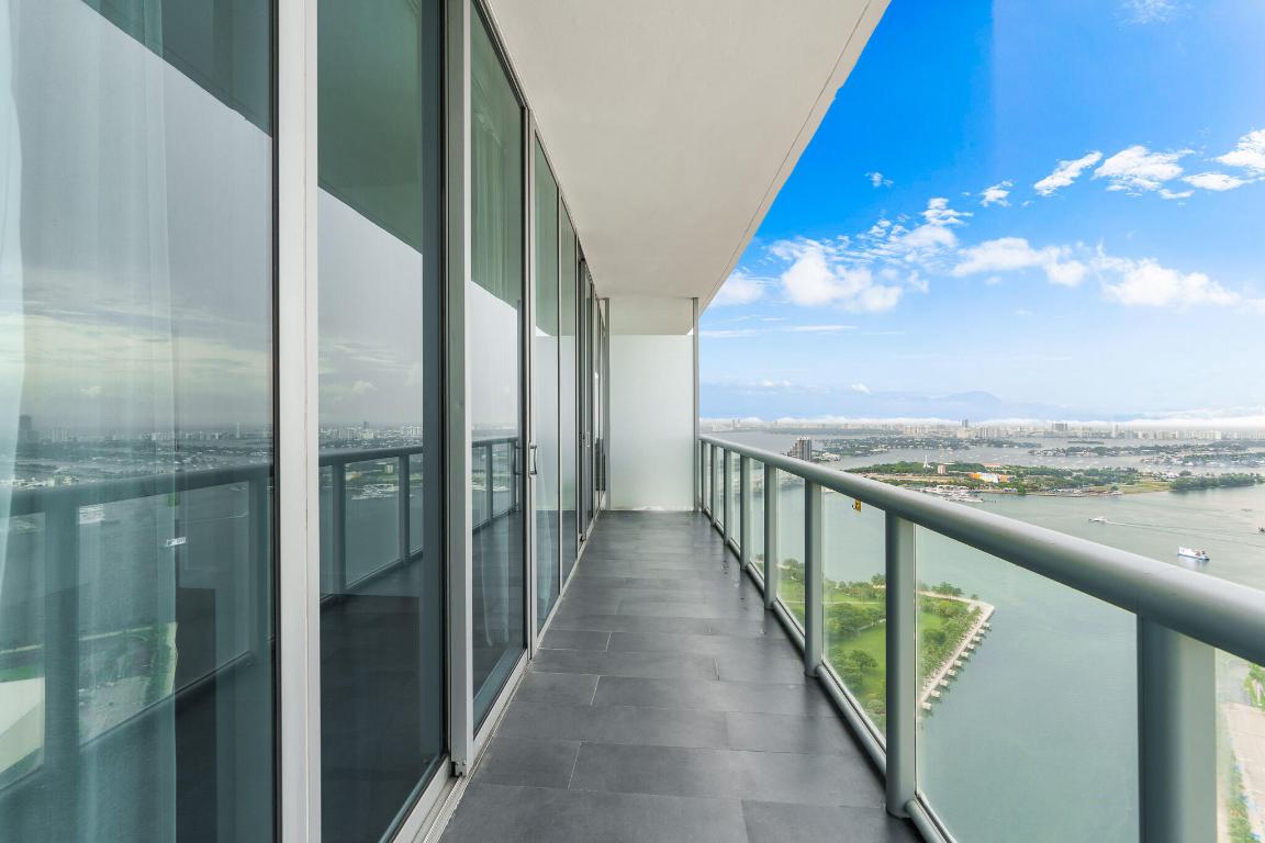 888 Biscayne Boulevard 4406