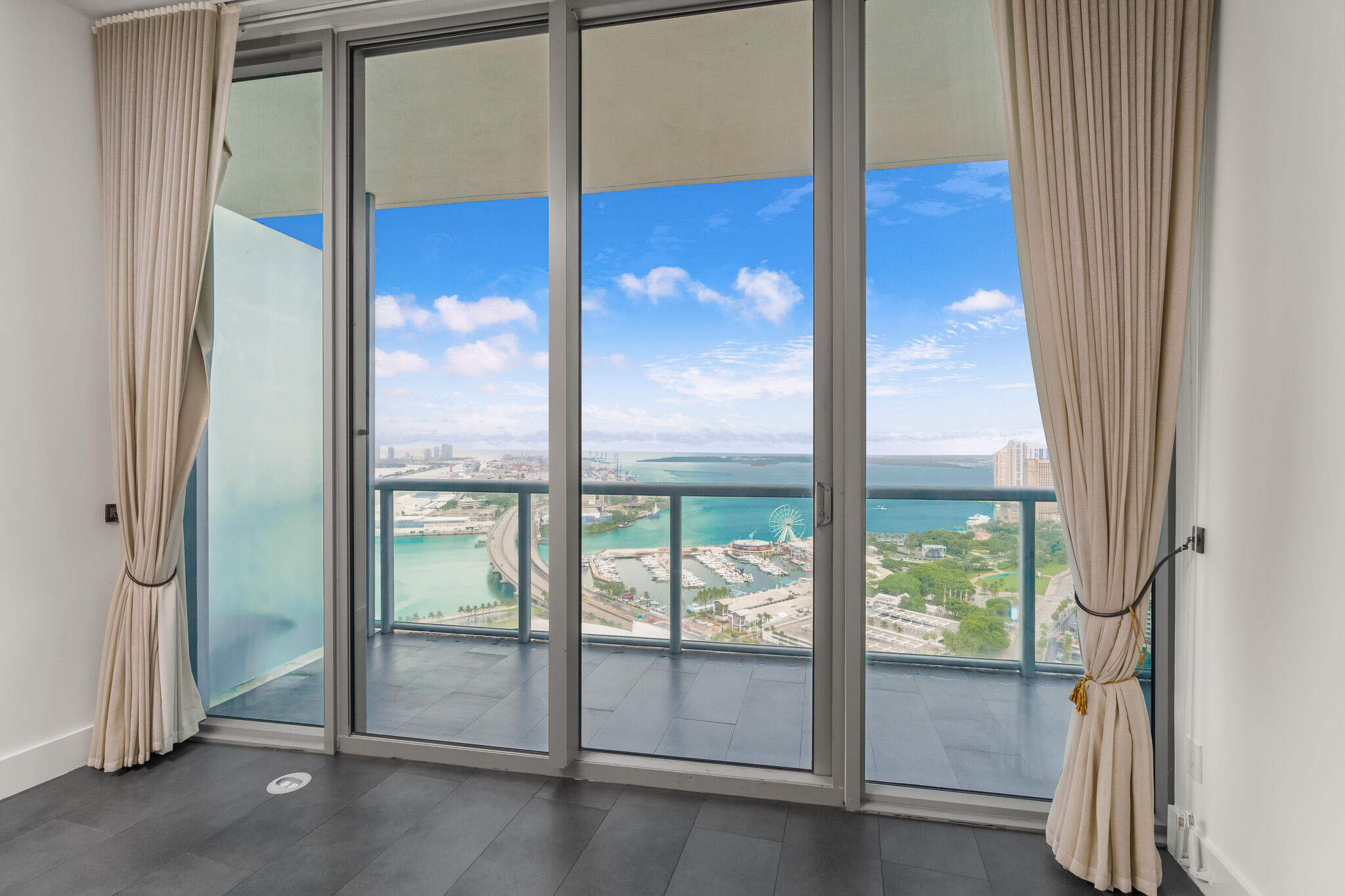 888 Biscayne Boulevard 4406