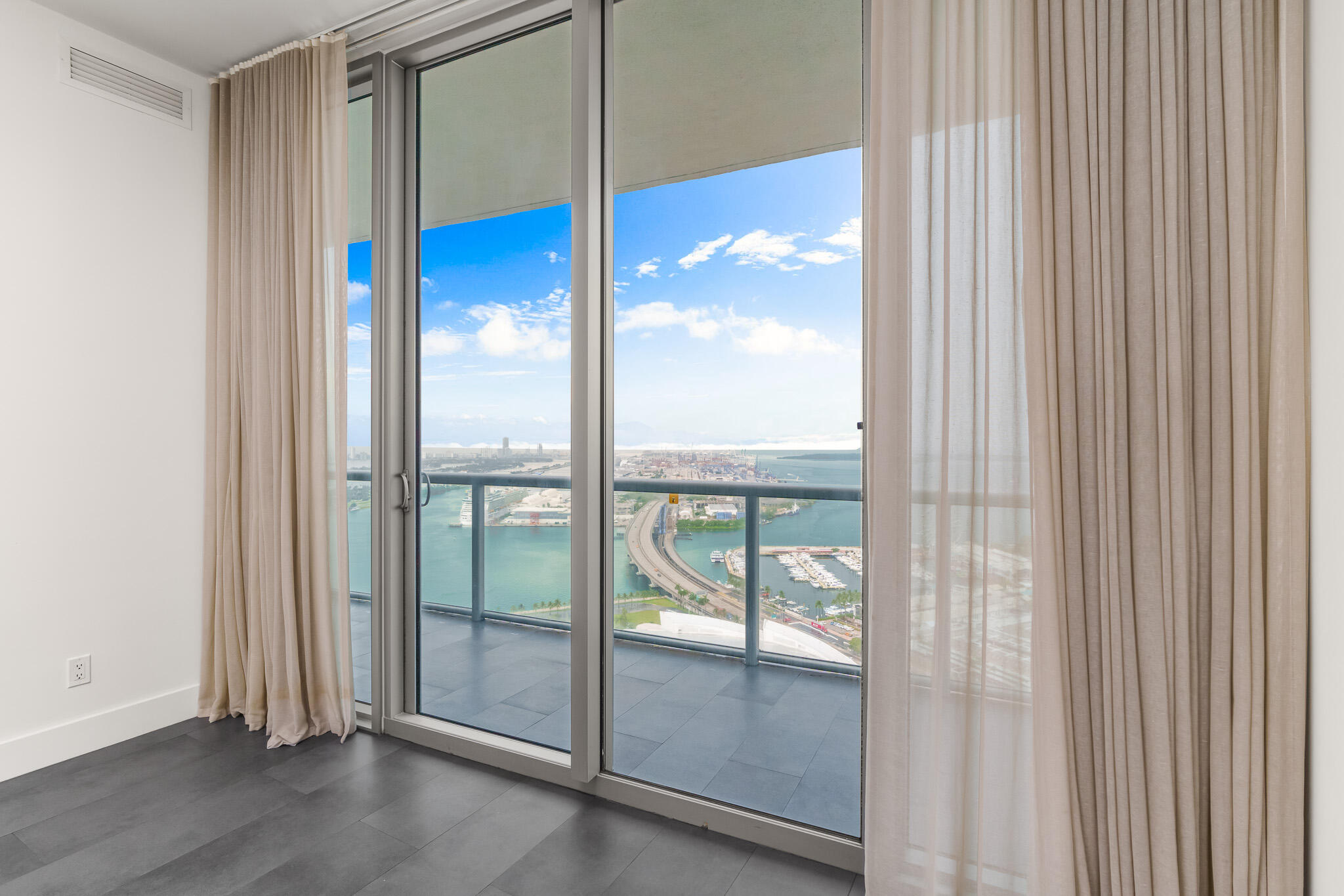 888 Biscayne Boulevard 4406