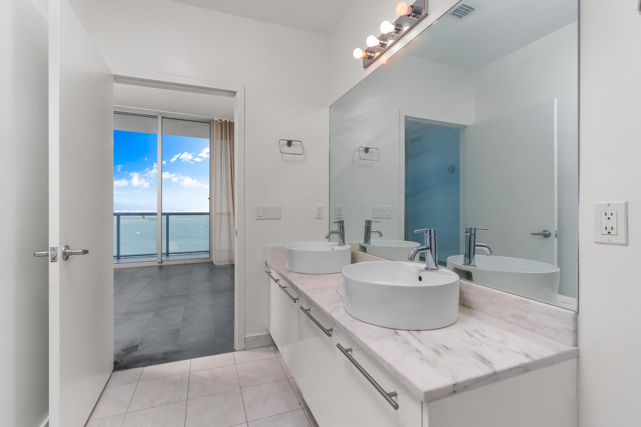 888 Biscayne Boulevard 4406