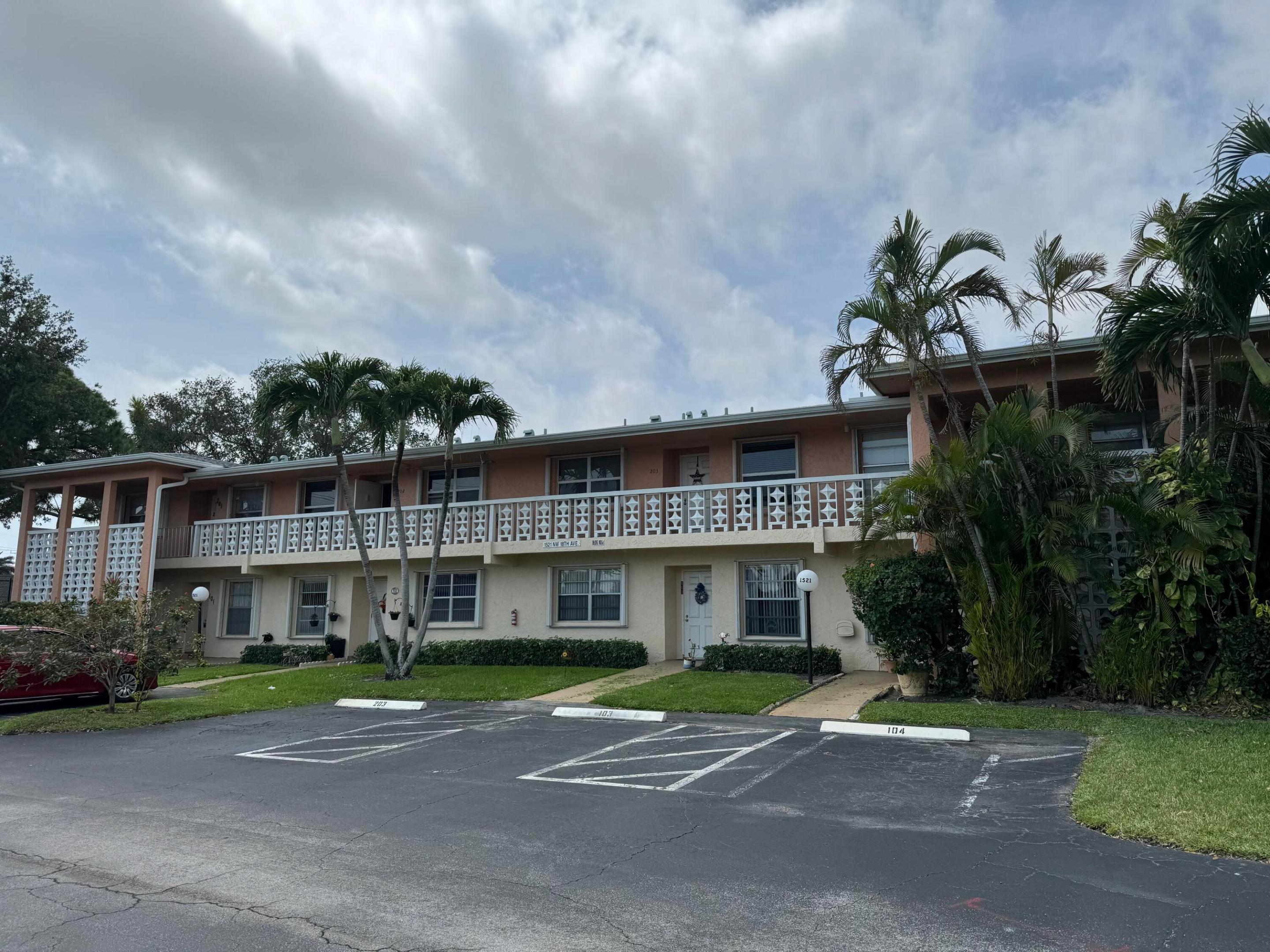 1521 NW 18th Avenue 202