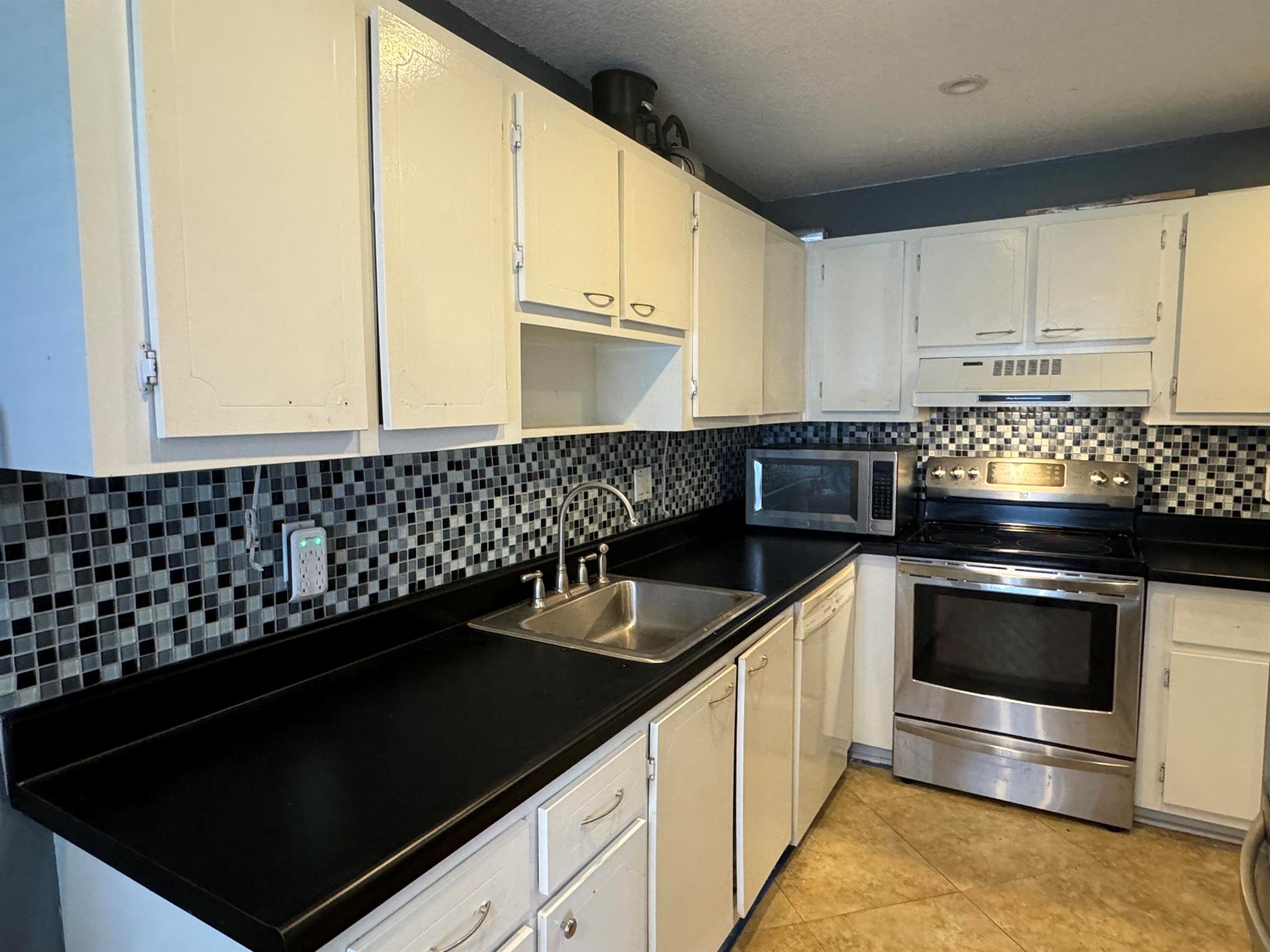 1521 NW 18th Avenue 202