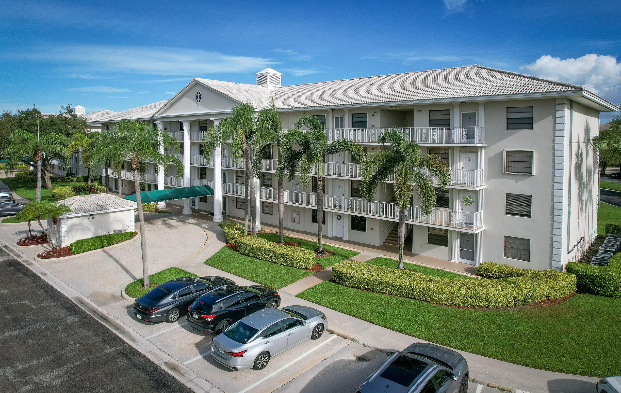6049 Balboa Circle 301