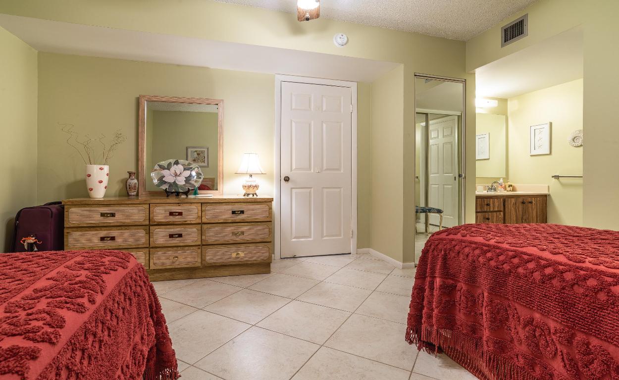 6049 Balboa Circle 301