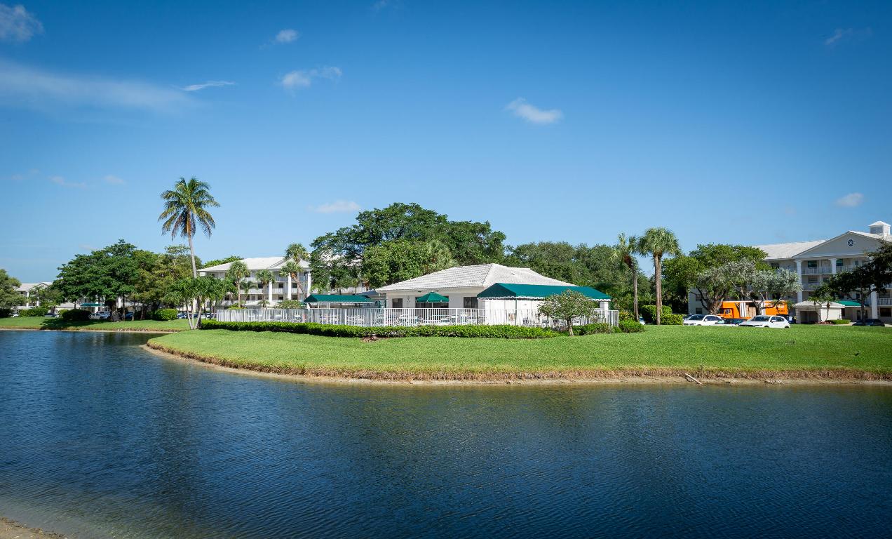 6049 Balboa Circle 301