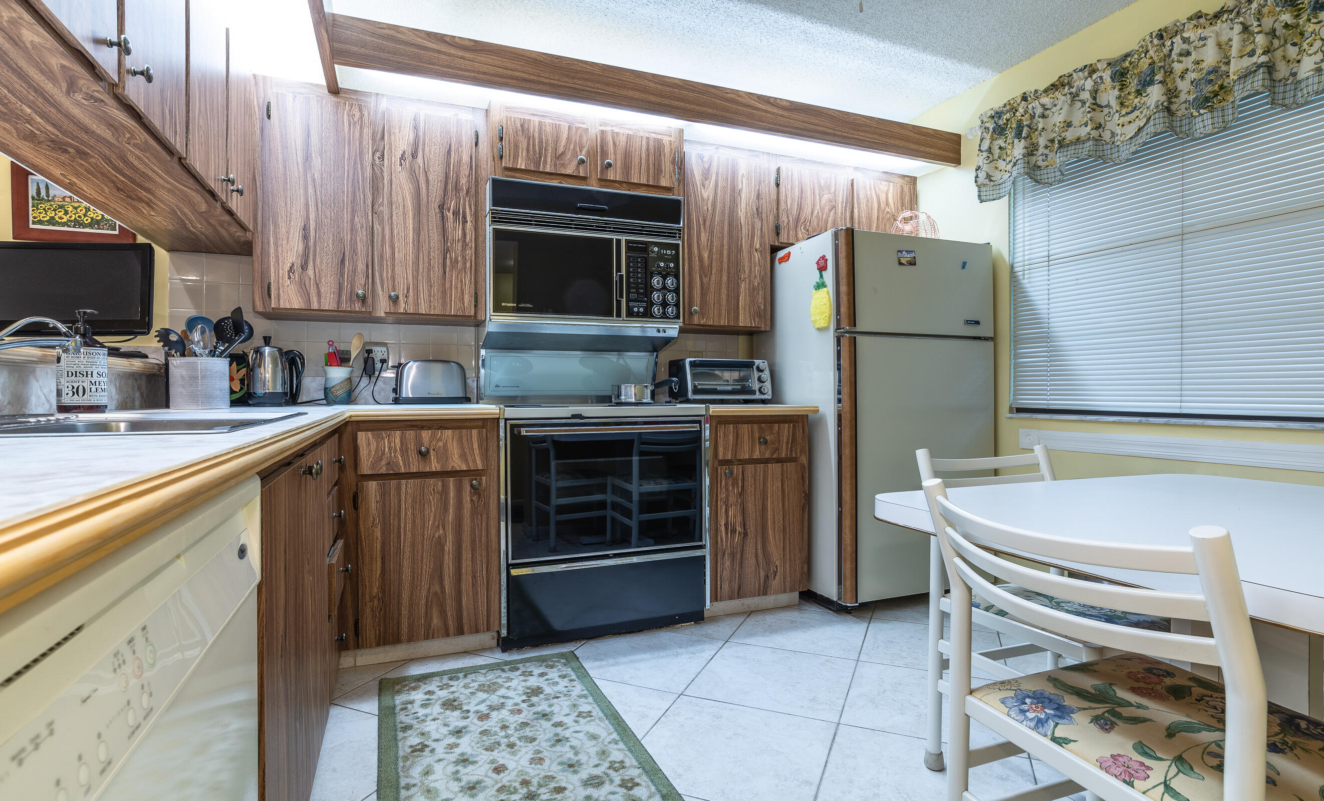 6049 Balboa Circle 301