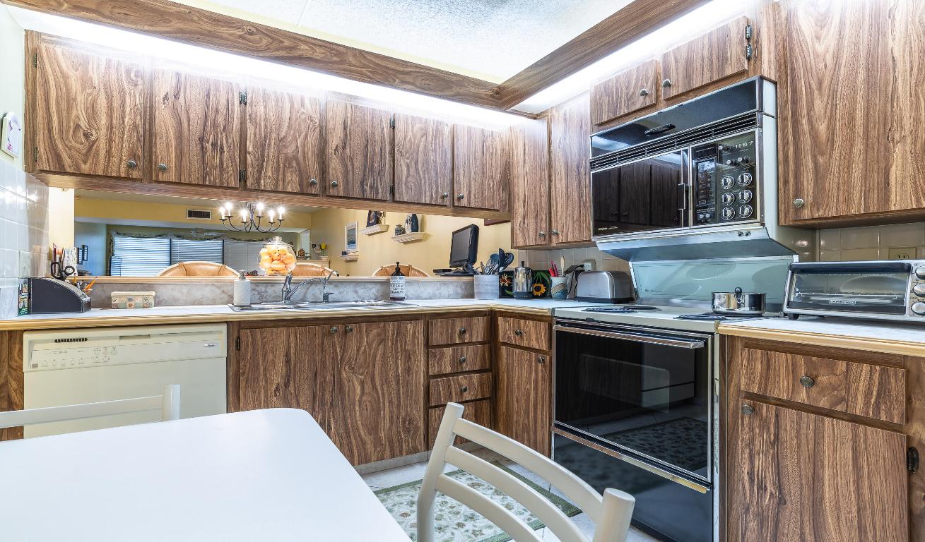 6049 Balboa Circle 301