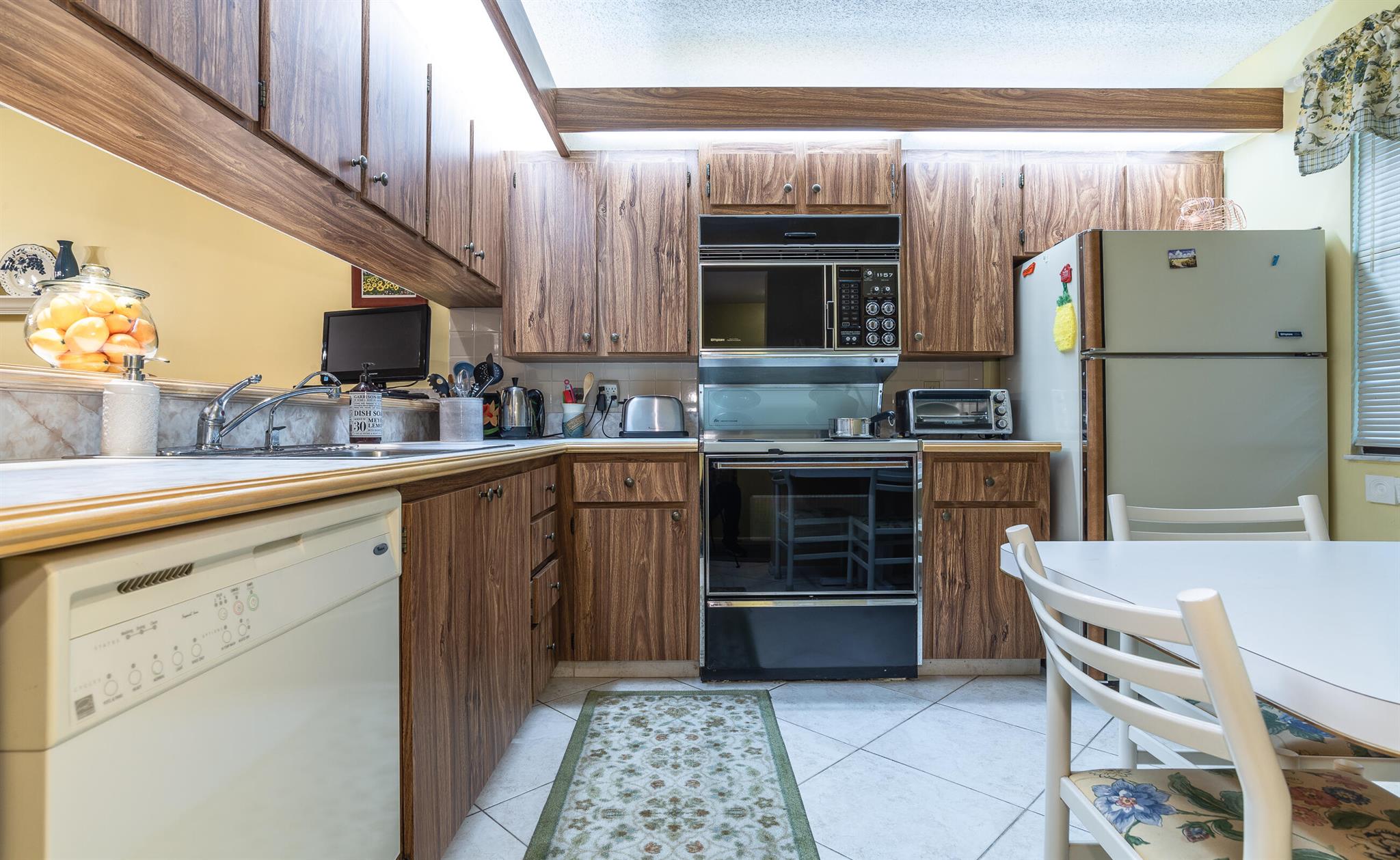 6049 Balboa Circle 301