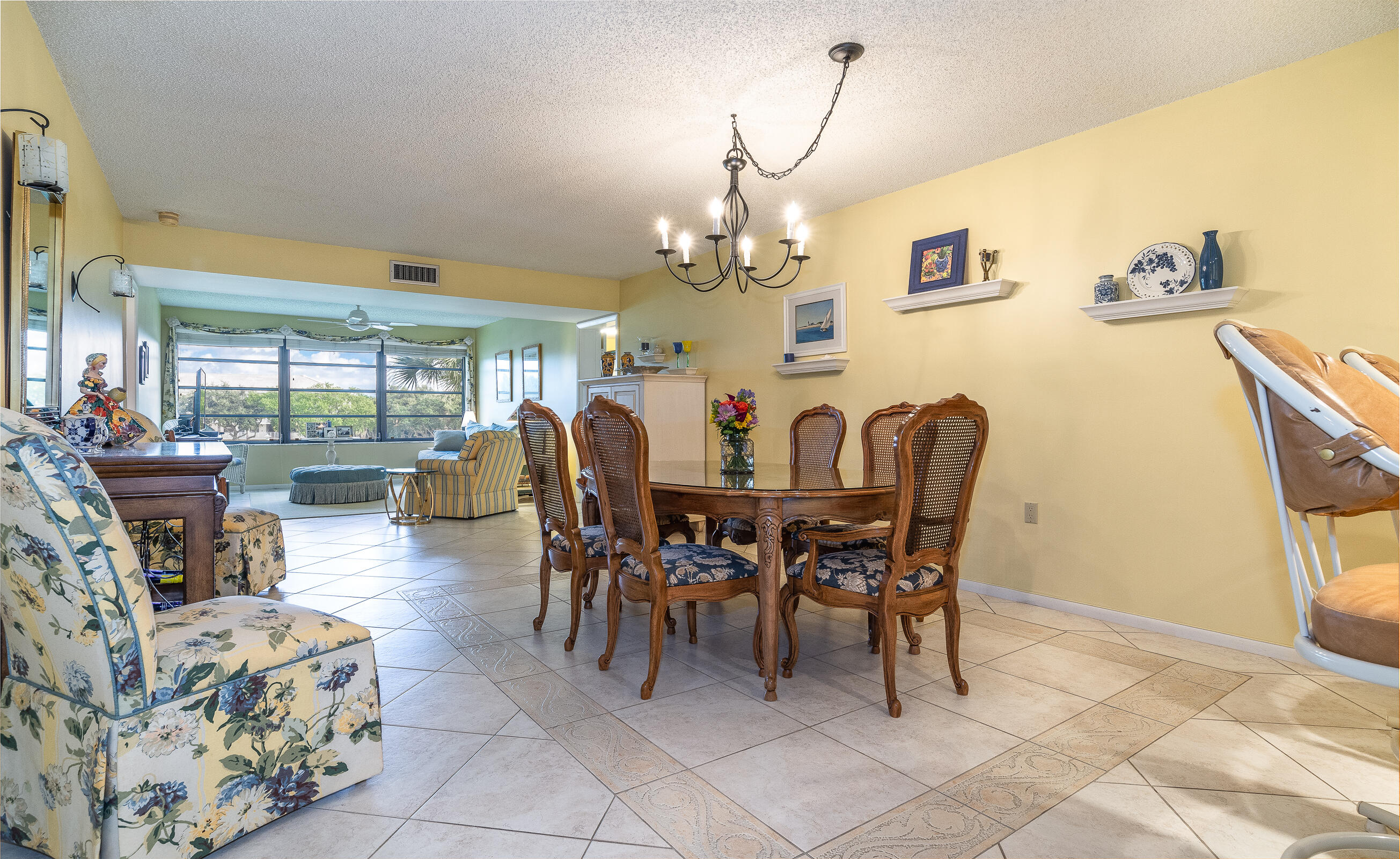 6049 Balboa Circle 301