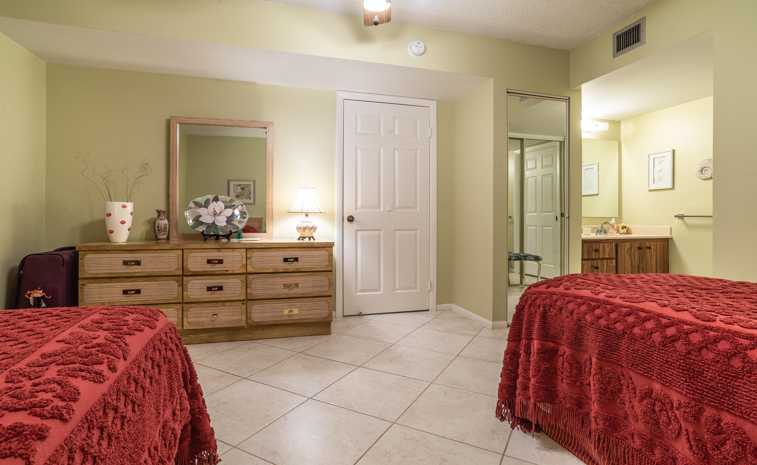 6049 Balboa Circle 301