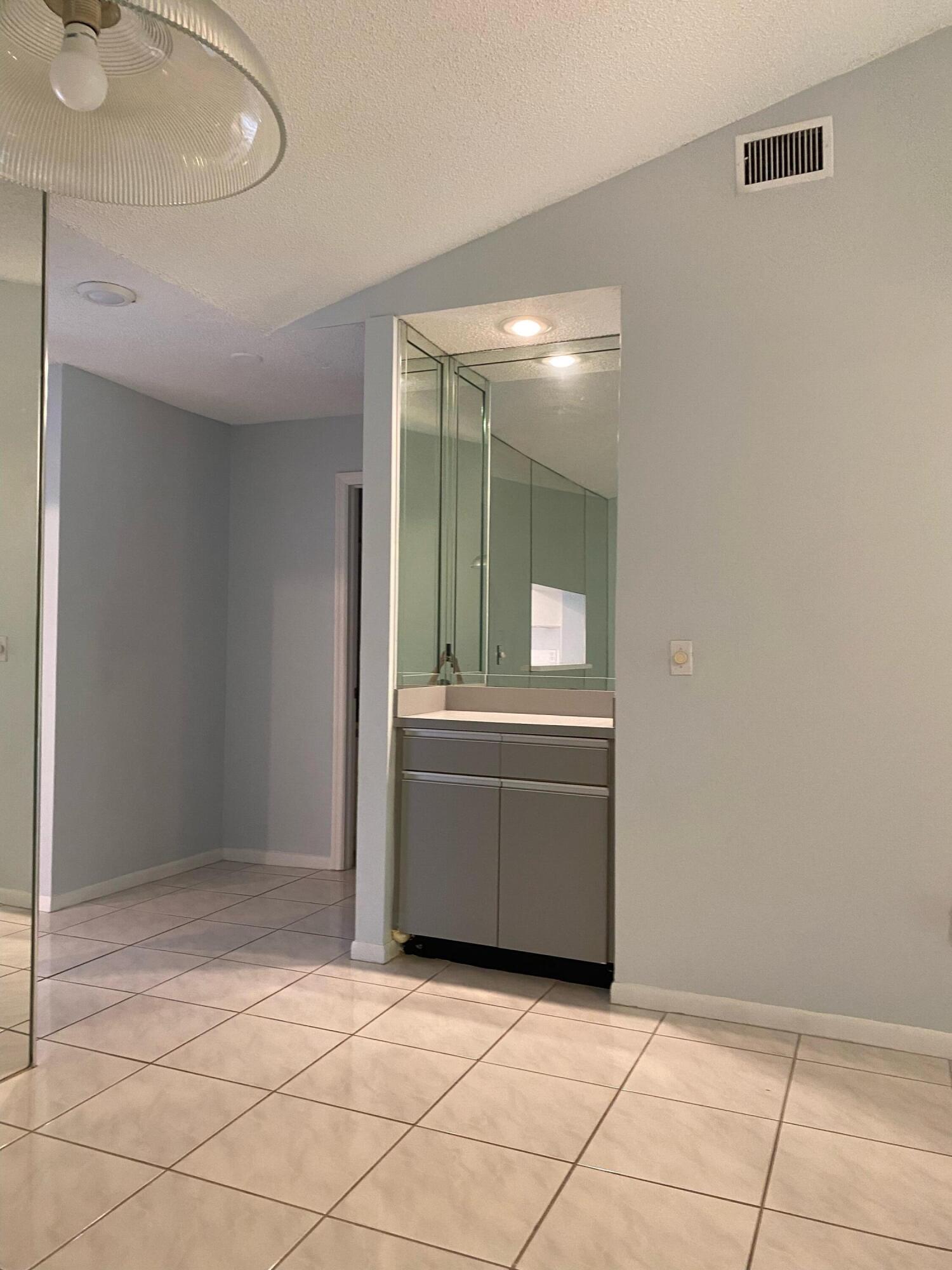 300 E Club Circle 205, Boca Raton Unit: 205