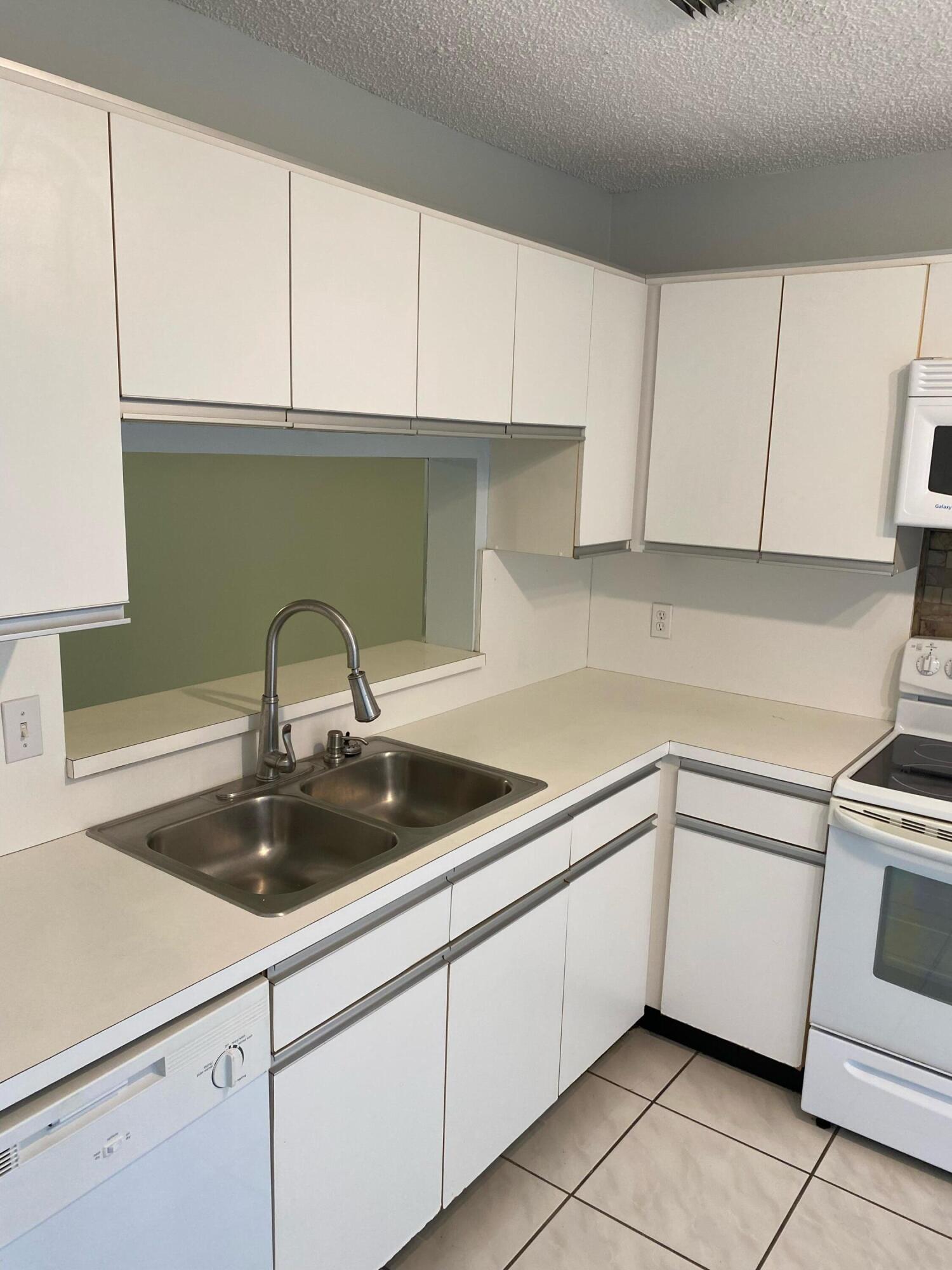 300 E Club Circle 205, Boca Raton Unit: 205