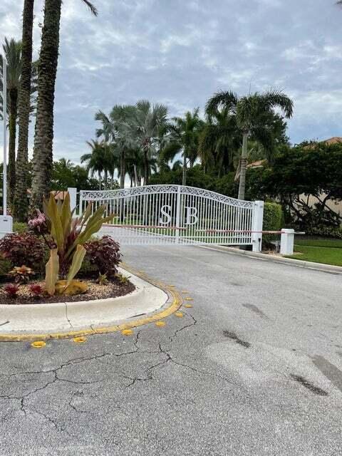 6952 Crooked Fence Drive