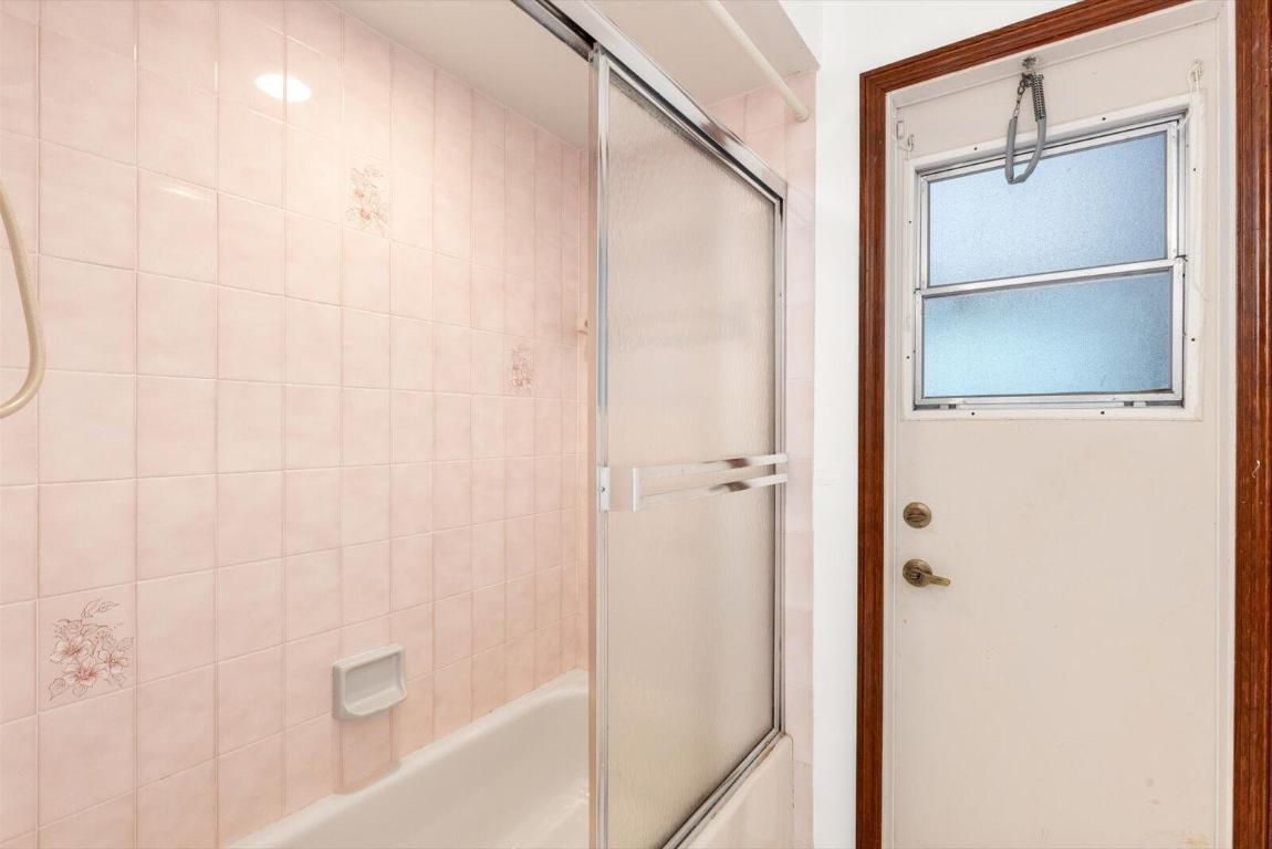 1662 SW Airoso Boulevard