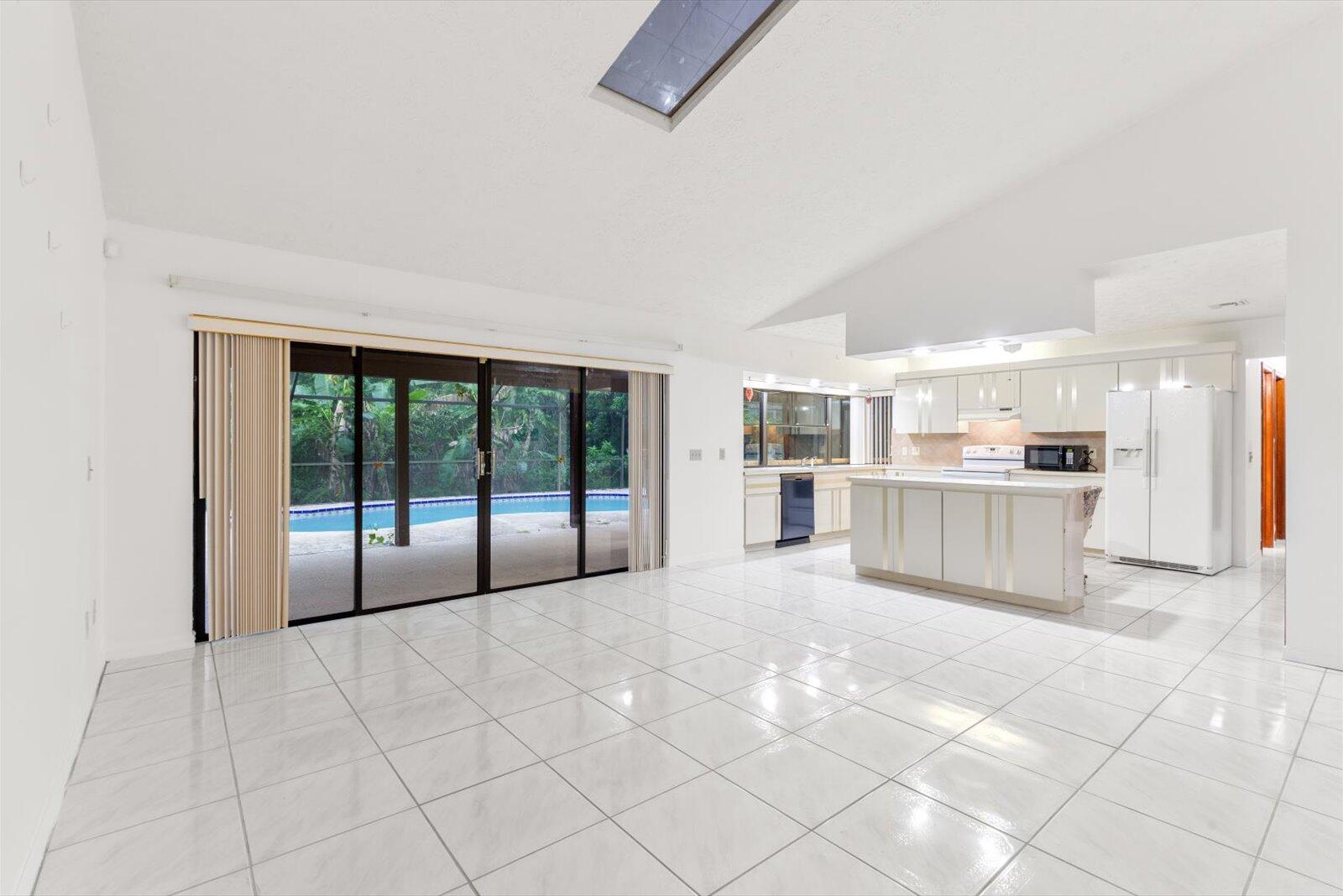 1662 SW Airoso Boulevard