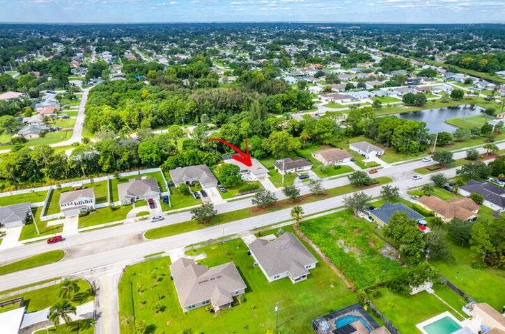 1662 SW Airoso Boulevard