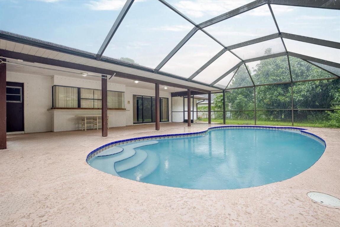 1662 SW Airoso Boulevard