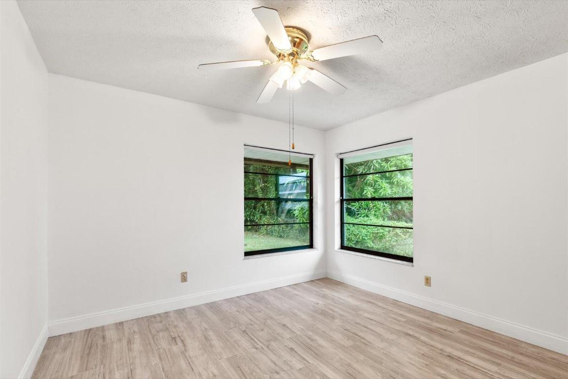 1662 SW Airoso Boulevard