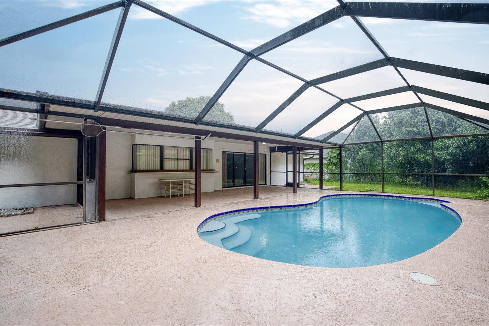 1662 SW Airoso Boulevard