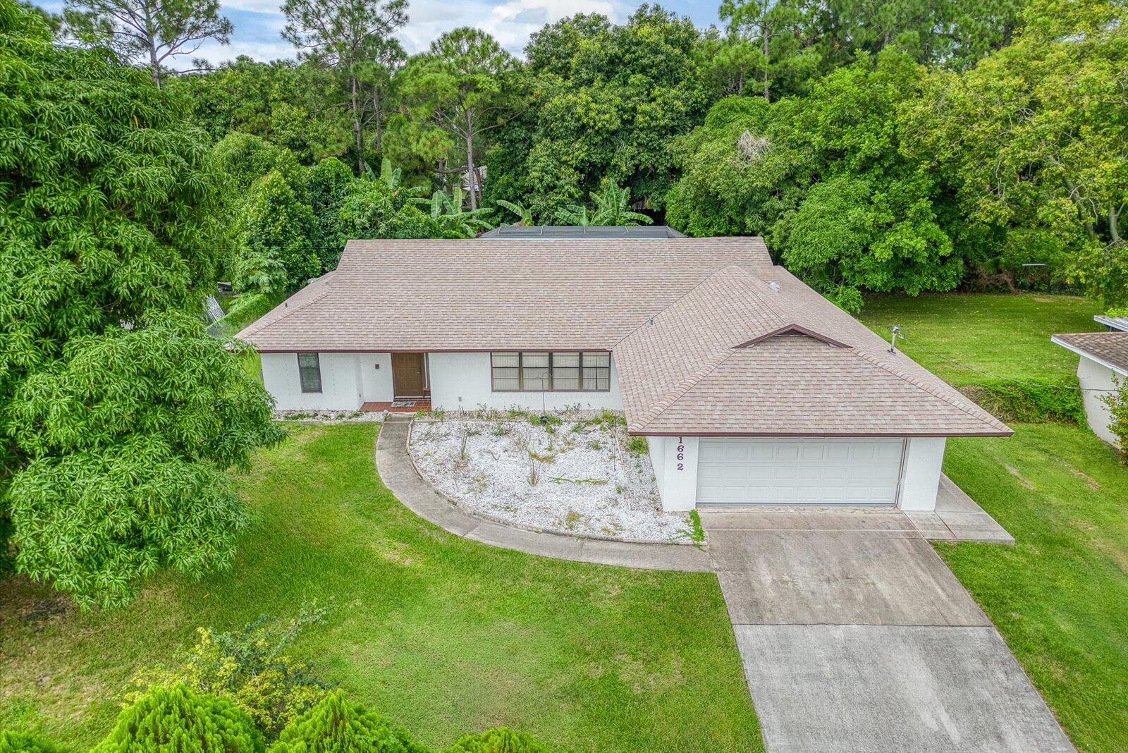 1662 SW Airoso Boulevard