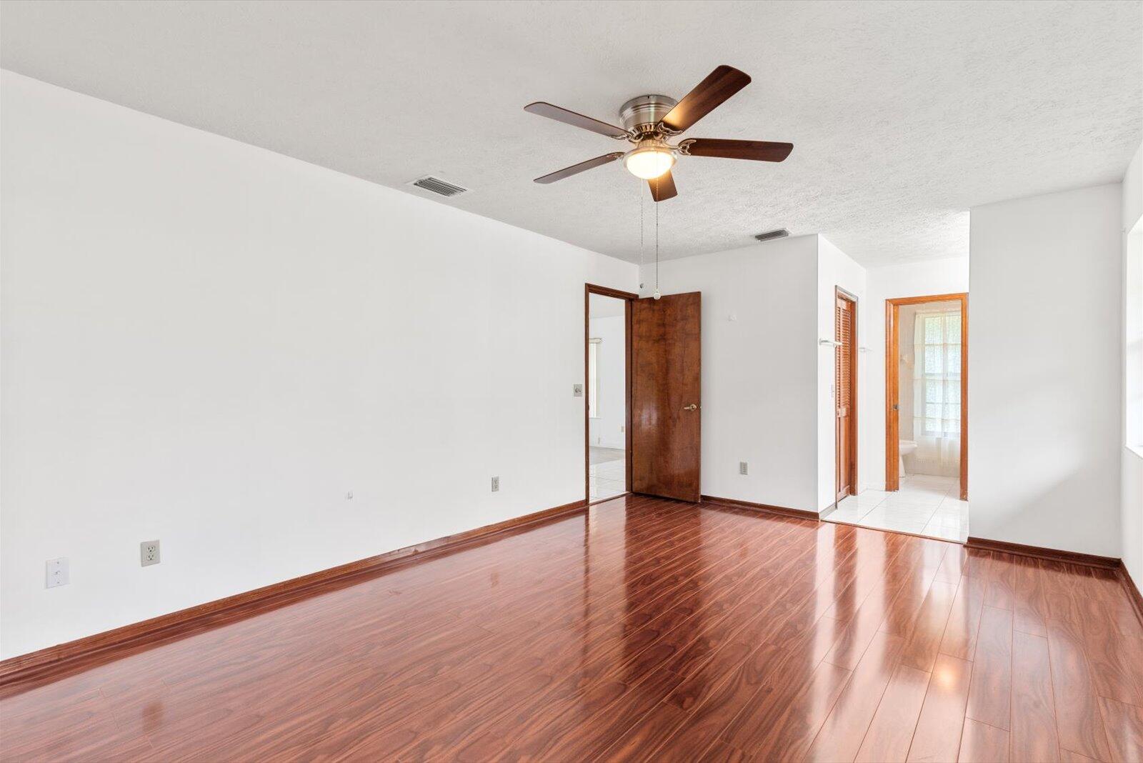 1662 SW Airoso Boulevard