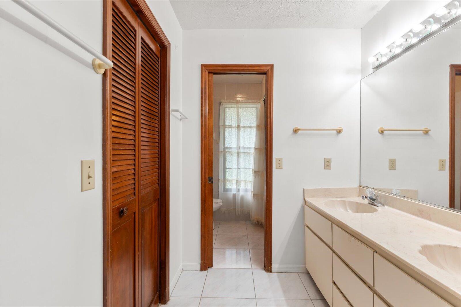 1662 SW Airoso Boulevard