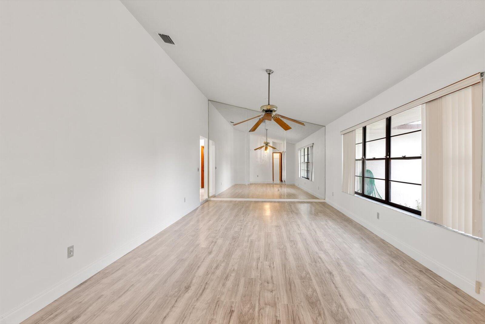 1662 SW Airoso Boulevard